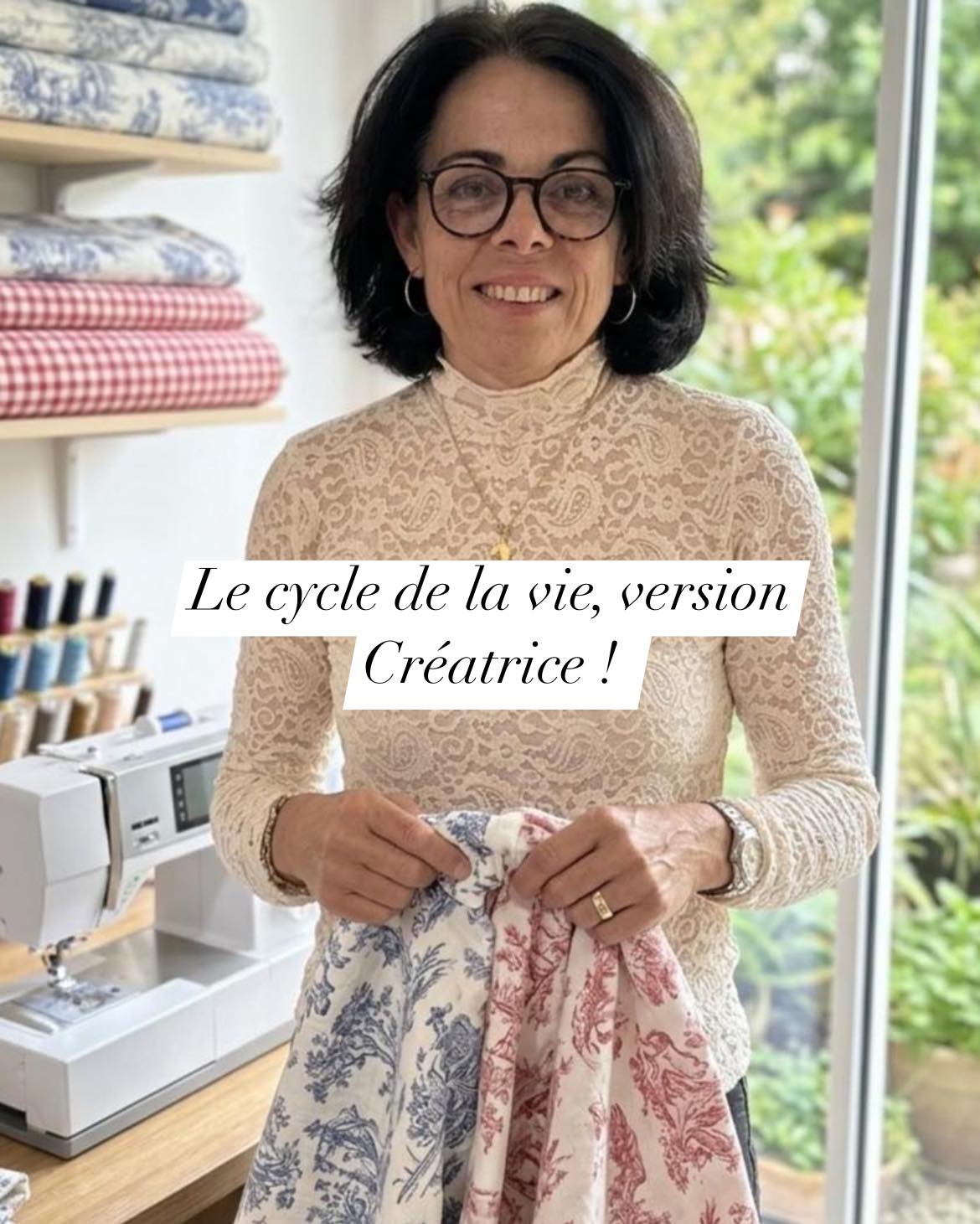 ⏰ Le cycle est assez simple :
- Je crée de jolies choses
- Vous les adoptez
- Et je retourne à l’atelier !
Et franchement… c’est mon cycle préféré. 🫶🏻💕
Alors dis-moi : quelle création vous fait de l’œil en ce moment ?…
👉 Petite visite en boutique :
Lien dans ma bio sylvie_creations_toile_de_jouy
.
.
.
#vichylovers #toiledejouy #couturefrançaise #couturesurmesure #provencealpescotedazur