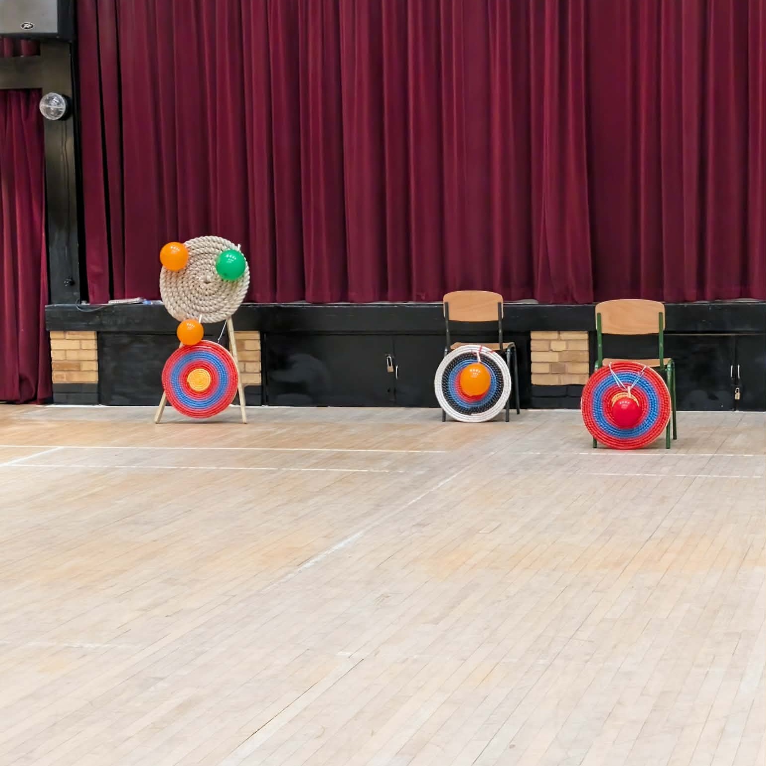 Last nights Missiles training sessions! 🏹🎈
📷Jamie
#archery #vikings #missiles #training #reenactment