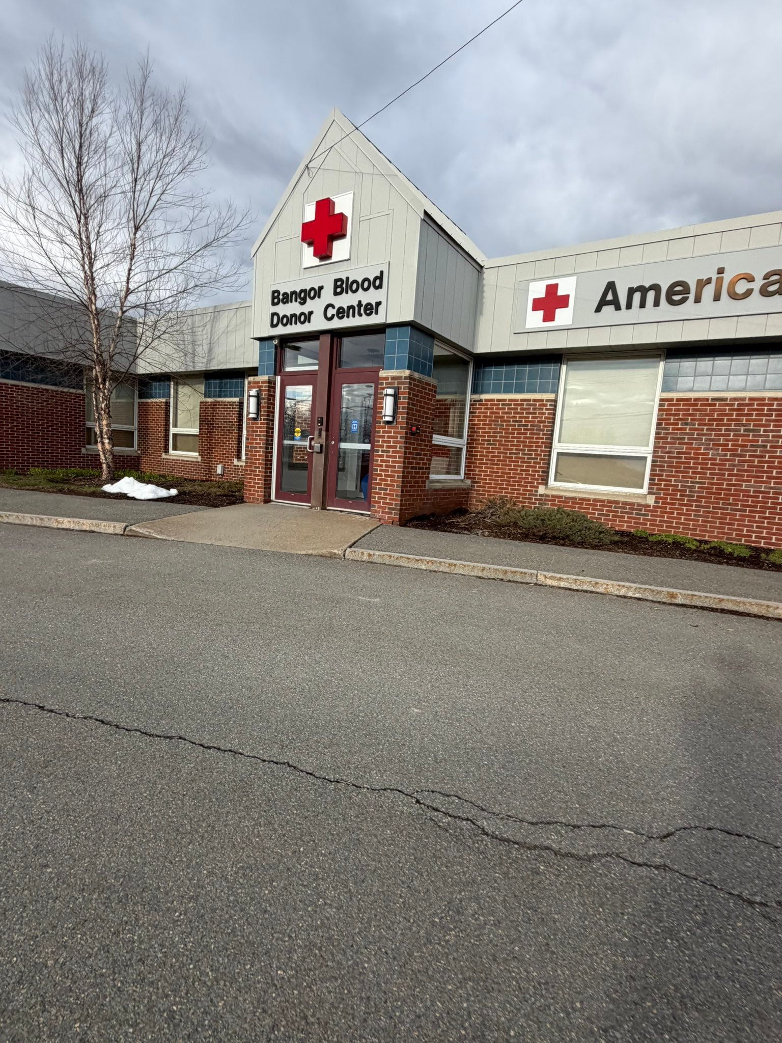 🩸 Well on my way to donating 3 gallons 💥Guys, I do this after work. It takes 45 minutes of my time to save lives. It is incredibly easy to make an appointment on the app. If you are able, please consider donating! 🤎
American Red Cross American Red Cross Blood Donors American Red Cross of Northern New England