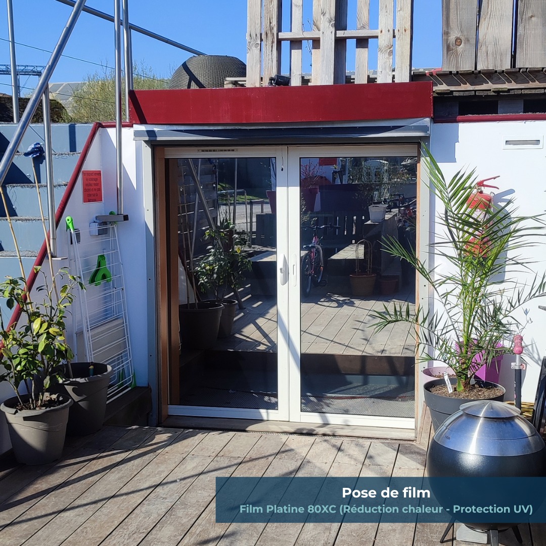 Confort à bord optimisé ☀️🚤
Pose de film Platine 80 XC sur les vitrages d’une péniche dans le Val-de-Marne.
✔️ Moins de chaleur
✔️ Protection UV
✔️ Lumière conservée
Une solution idéale pour profiter pleinement de l’espace, même en forte exposition.
#verreidf #filmsolaire #peniche #vitrage #confort #uv #chaleur #fluvial #valdemarne #chantier #protection #design