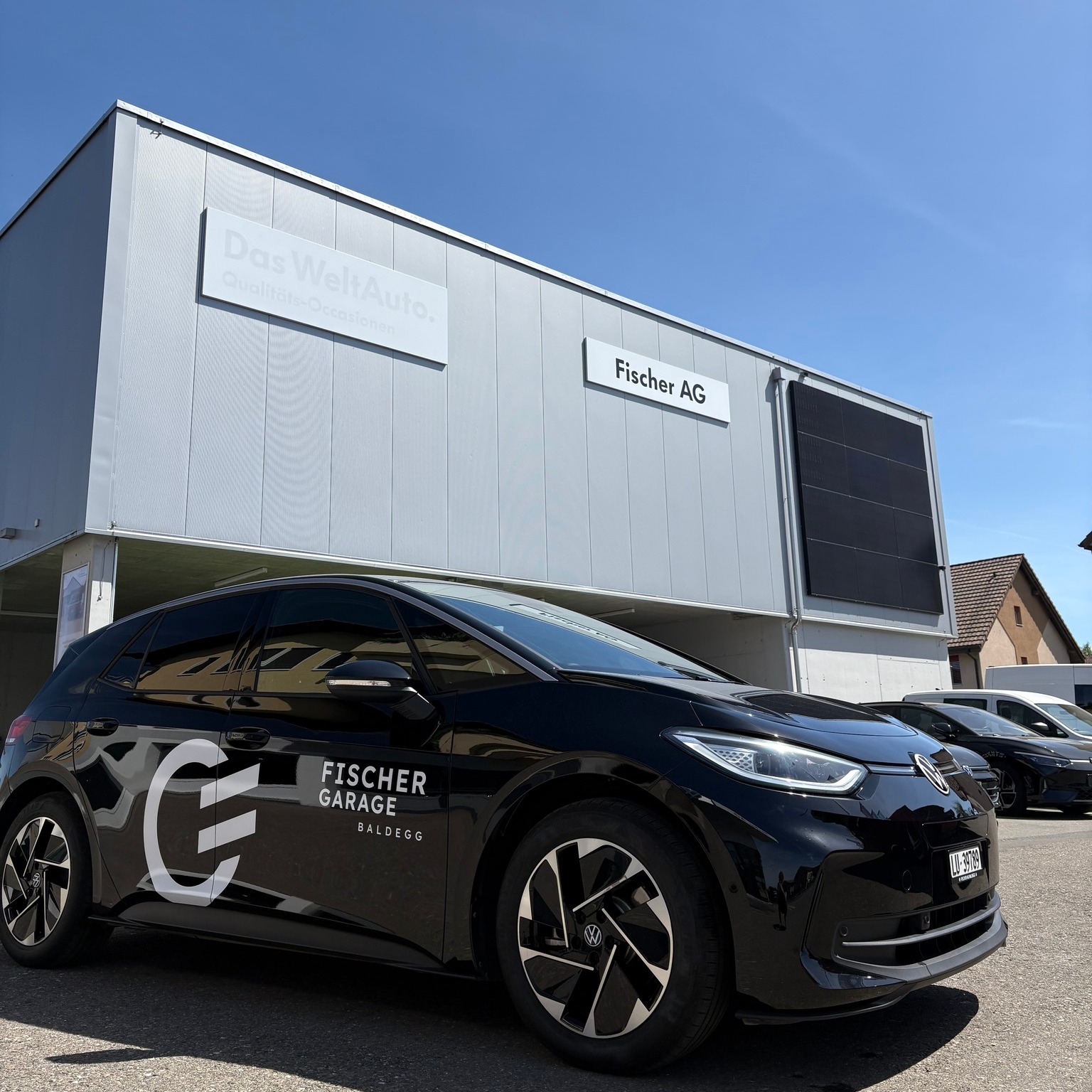 ⚡🚗 Der ID.3 bei der Fischer AG Baldegg
Modernisiert, durchdacht und bereit für den Alltag. Der ID.3 überzeugt mit weiterentwickeltem Design, hohem Komfort und intelligenter Elektromobilitaet für Privat- und Geschaeftskunden im Seetal und der Umgebung 🌱
🔋 Vollelektrisch und effizient
🧠 Intuitive Technologie und Assistenzsysteme
🛋️ Komfortabel für Alltag und Beruf
Wir beraten Sie ehrlich und individuell rund um die Elektromobilitaet von Volkswagen.
Weil echte Beziehungen auf Qualitaet bauen.
👤 Ihr Ansprechpartner
Marco Stutz & Samuel Geiser
📞 Beratung oder Probefahrt anfragen
041 914 10 40
#idfamilie #elektro #vw #vwnf #fischeragbaldegg
