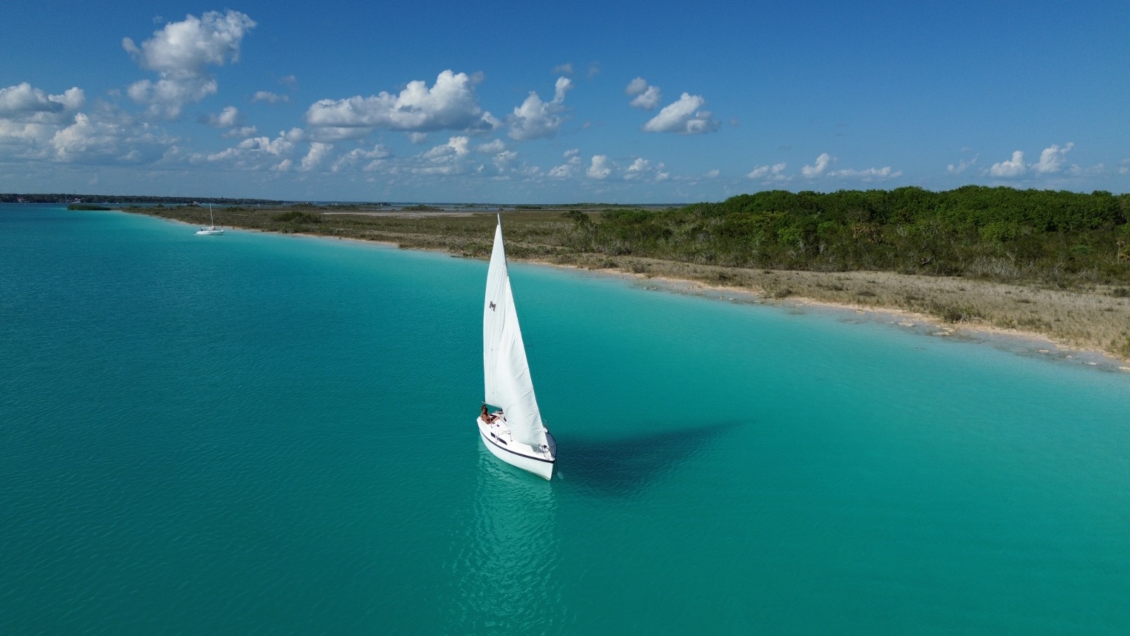 ¿Quieres navegar la Laguna de los Siete Colores y conocer una forma responsable de turismo?
#BakanaSailing #Bacalar #TurismoSostenible #LagunaDeLosSieteColores #Viajes #Ecoturismo