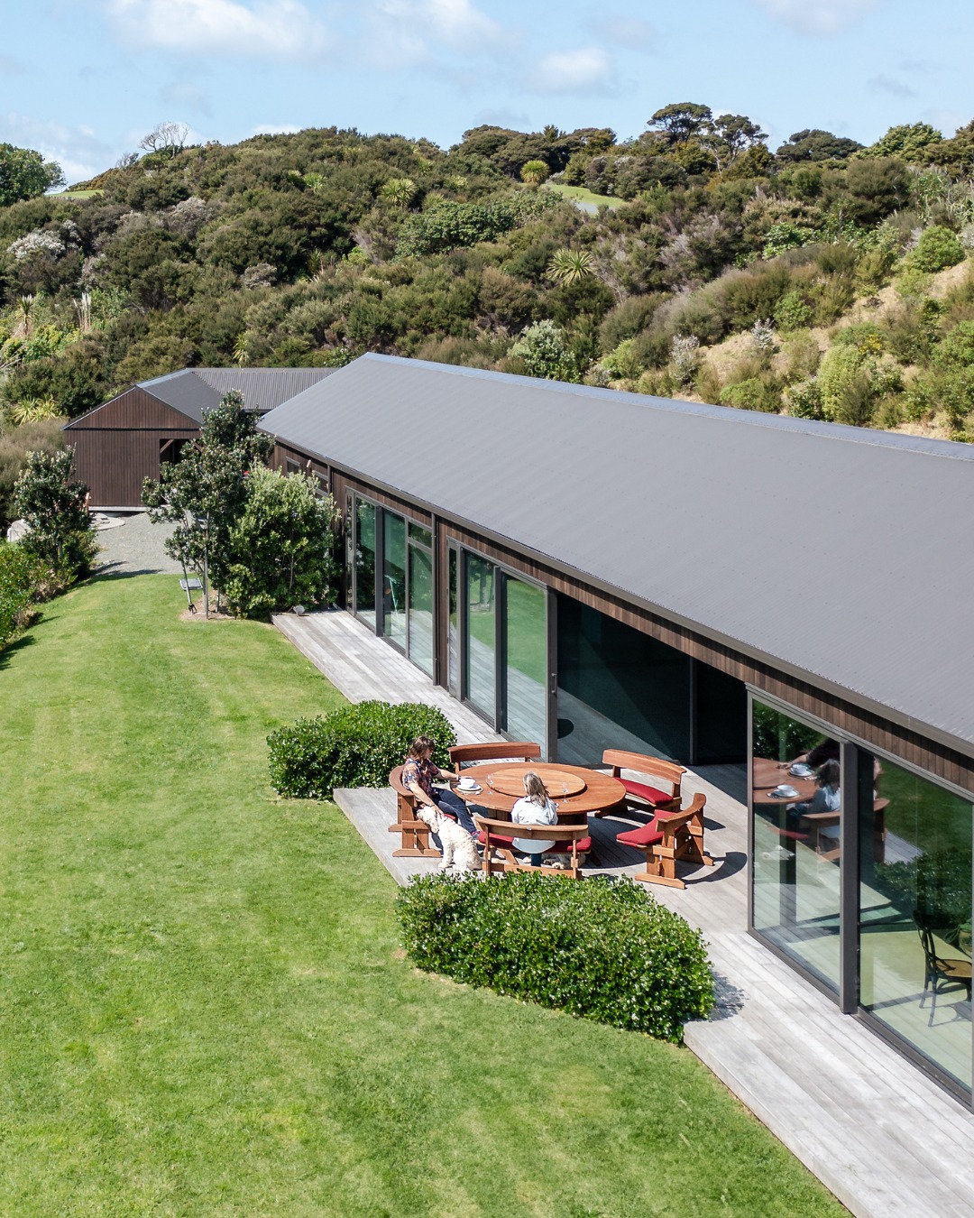 A place you’re drawn to.
Set just beyond the door, it becomes part of the everyday, easy to gather around, hard to leave. Built to handle whatever the day brings, and to keep looking good doing it.
Proudly Designed & Handcrafted in New Zealand Since 1984.
Explore more on our WEBSITE, link in bio!