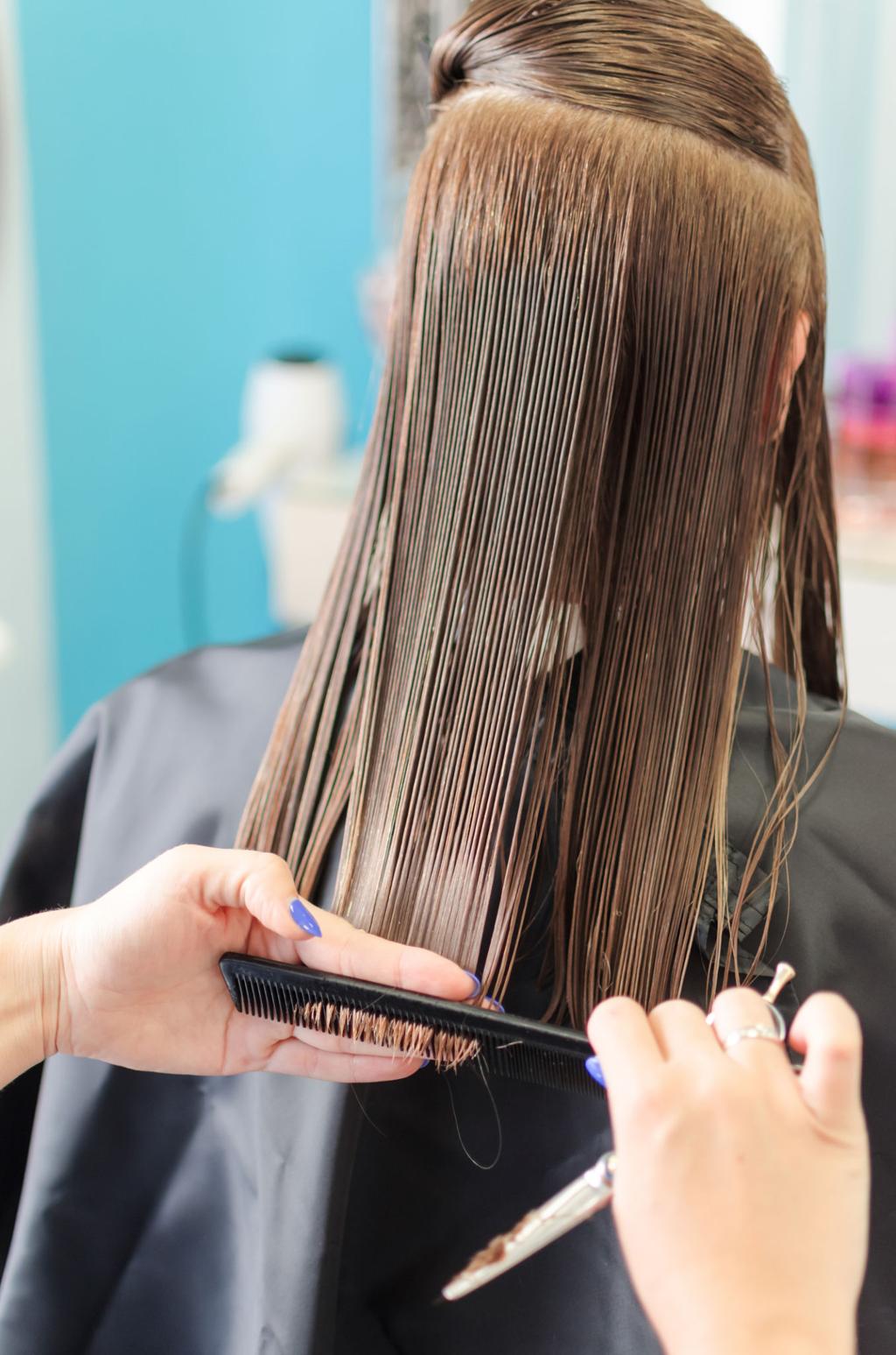 ✂️ Trim Regularly
Heat + sun = split ends quicker.
Book trims every 6–8 weeks
Keeps hair looking fresh, thick, and polished
Book your appointment today
724-836-3600