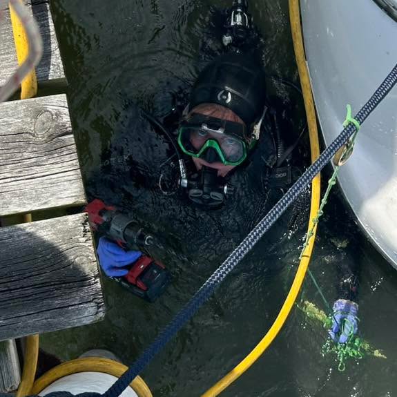 Finding a Milwaukee drill for Dom at Emerald City. He lost it the previous day and thinks it may be scrap, but wanted to get it out of the lake. I’m happy to do jobs like that when I’m diving nearby for a lower price.
.
.
#recoverydiving #lakestclair #greatlakesstate #detroitriver #stclairshores #clintonriver #harrisontownship #boattown #algonac #stclair #metrobeach #michiganboating #puremichigan #michiganmarinas #metaldetector #safeharbormarinas #boatmichigan