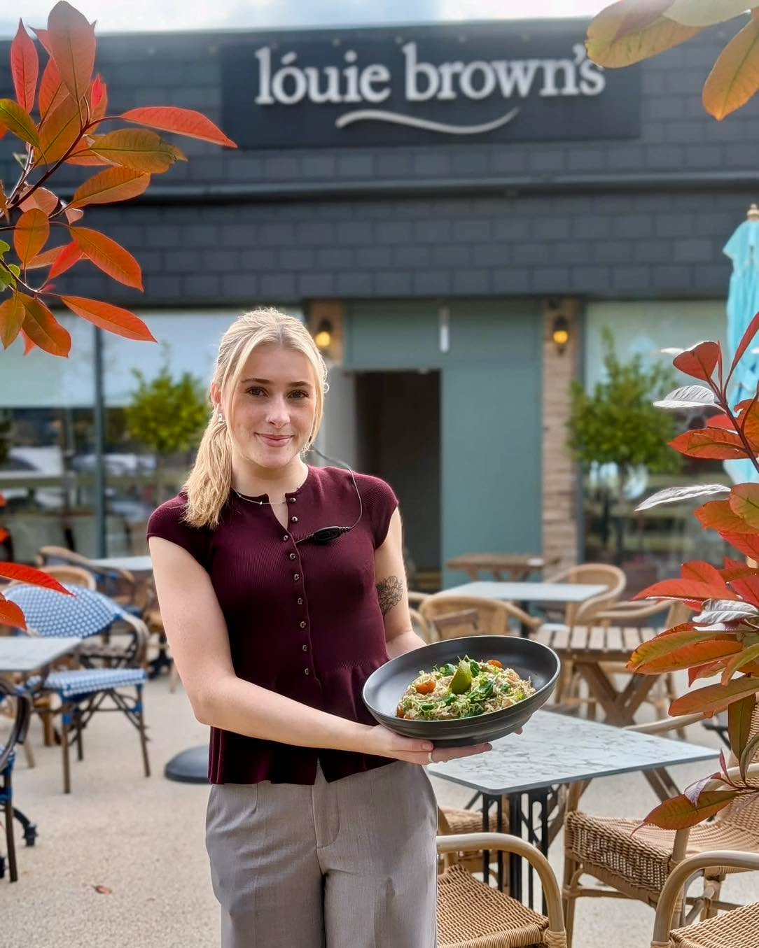 MIDWEEK SPECIAL✨
Thai Green Rice Bowl
Chicken breast, onions, cherry tomatoes, padron peppers & Thai green sauce with micro coriander and chargrilled lime 😍
Available Monday-Thursday.
📞01383 821115
📱 https://www.louiebrowns.co.uk
🚶Walk ins welcome