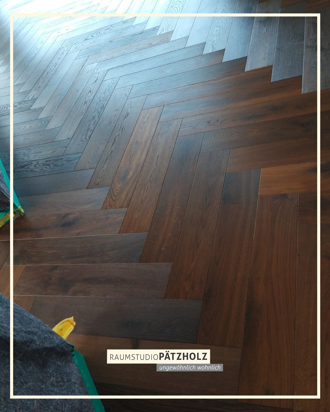 Neu verlegt: Eiche Fischgrät ✨🏡
Zeitlose Eleganz trifft auf hochwertige Handwerkskunst.
Ein Eiche Fischgrätboden verleiht jedem Raum Charakter, Wärme und ein stilvolles Wohngefühl.
Die besondere Verlegeart sorgt nicht nur für einen edlen Look, sondern auch für ein harmonisches Gesamtbild mit echter Ausstrahlung.
Ein Boden, der Räume nicht nur ergänzt – sondern aufwertet.
www.raumstudio.com
#EicheFischgrät #Parkettboden #Innenausbau #Wohnideen #Handwerkskunst
