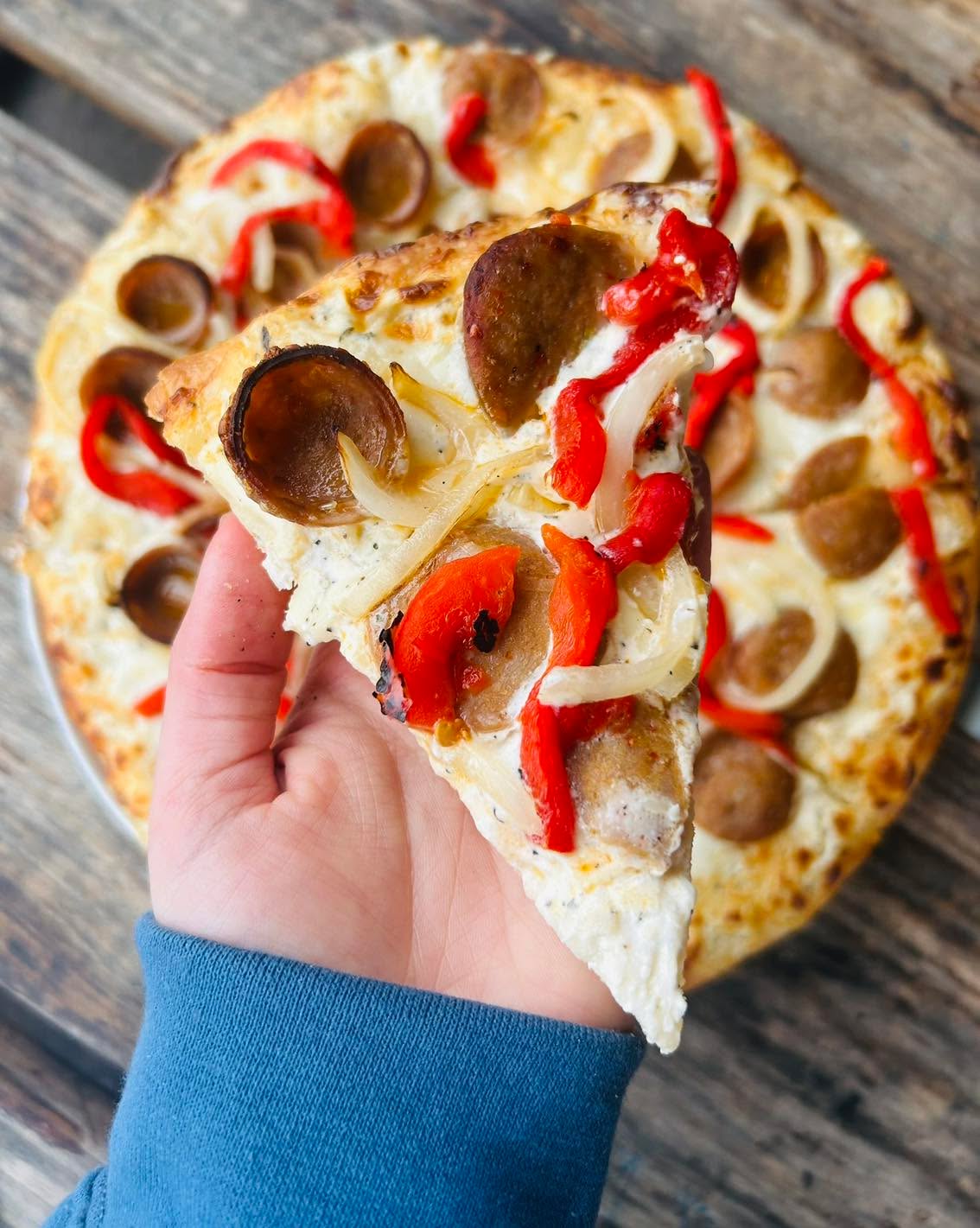 🍕Limited Edition SPO Pizza (Sausage, Peppers, Onions)! Enjoy on regular or gluten free crust at all Sidewall Pizza locations for a limited time!
‼️The NEW spicy sausage slices can be added to any pizza! They are SO flavorful‼️
🍕Whipped ricotta & mozzarella topped with NEW spicy sausage slices, roasted red peppers, onions, and pecorino cheese!
#pizza #sausage #gvltoday #greenville360 #greenvillesc