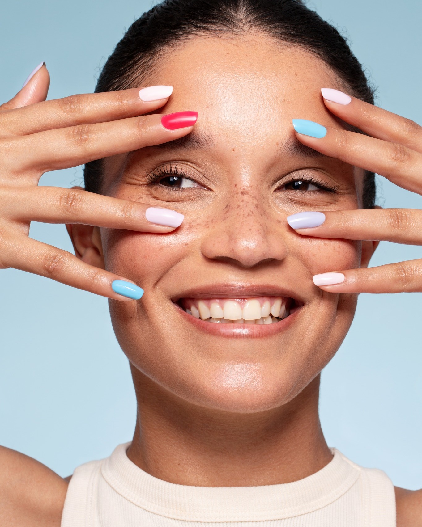 Feeling ready for spring 🌷🌞
Team 📸
Model @jadejackson_offiziell
Model Agency @eastwestmodels
Make Up, Hair & Nails @franziskavonwerder
Base Retouch @personal_retoucher
Photo / Final Retouch / Styling & Coloring @photography_by_tamara_specht
#beautyphotography #springeditorial #nailcampaign #nailpolish
