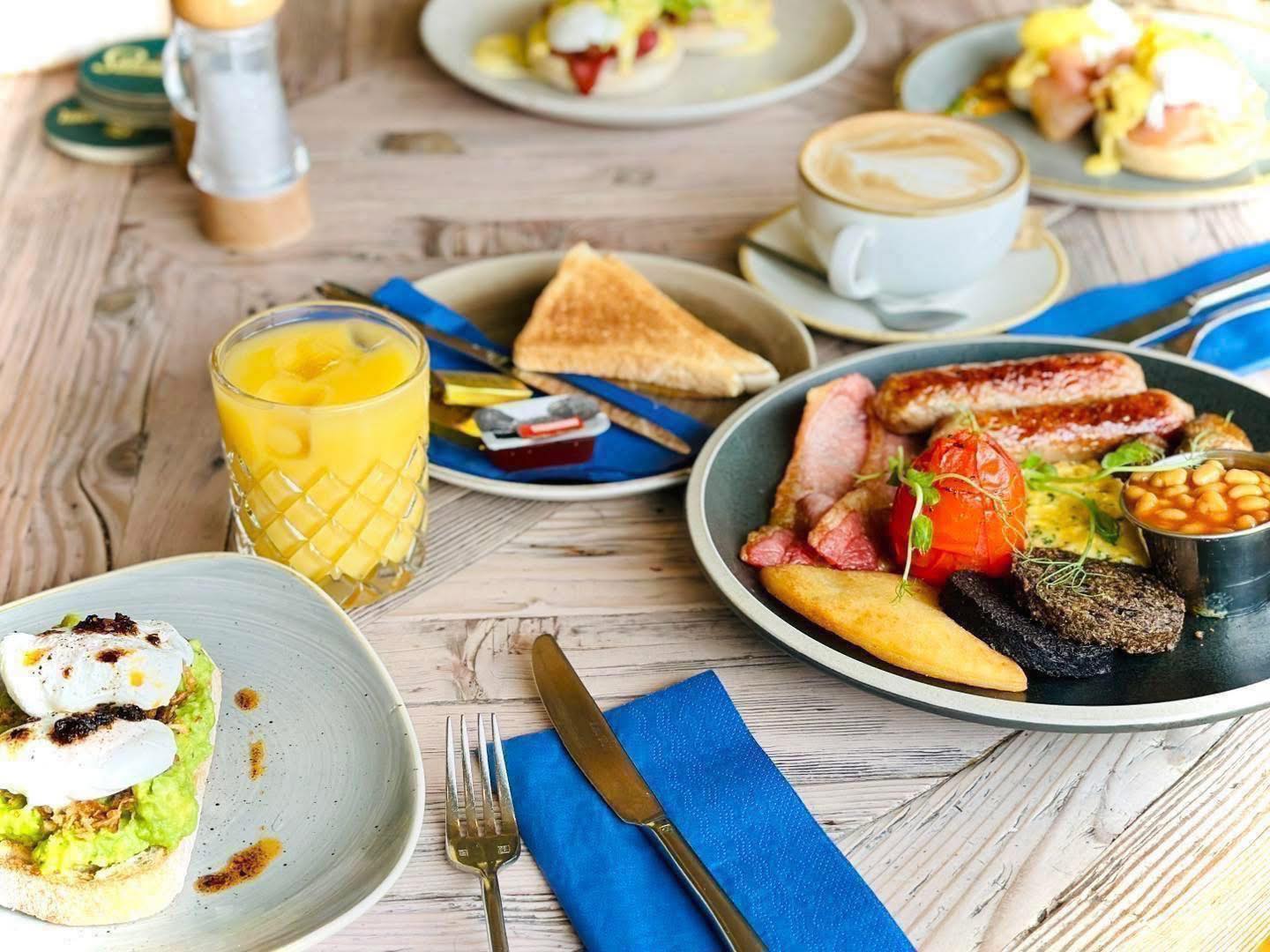 🥓 Bank Holiday Breakfast at Louie Brown’s 🍳
Make the most of your long weekend with breakfast done properly.
✨ Full Scottish
✨ Eggs Benedict
✨ Smashed avocado
✨ Granola & more
Served 9am – 11:30am daily
No rush, no fuss,
just great food and good vibes.
