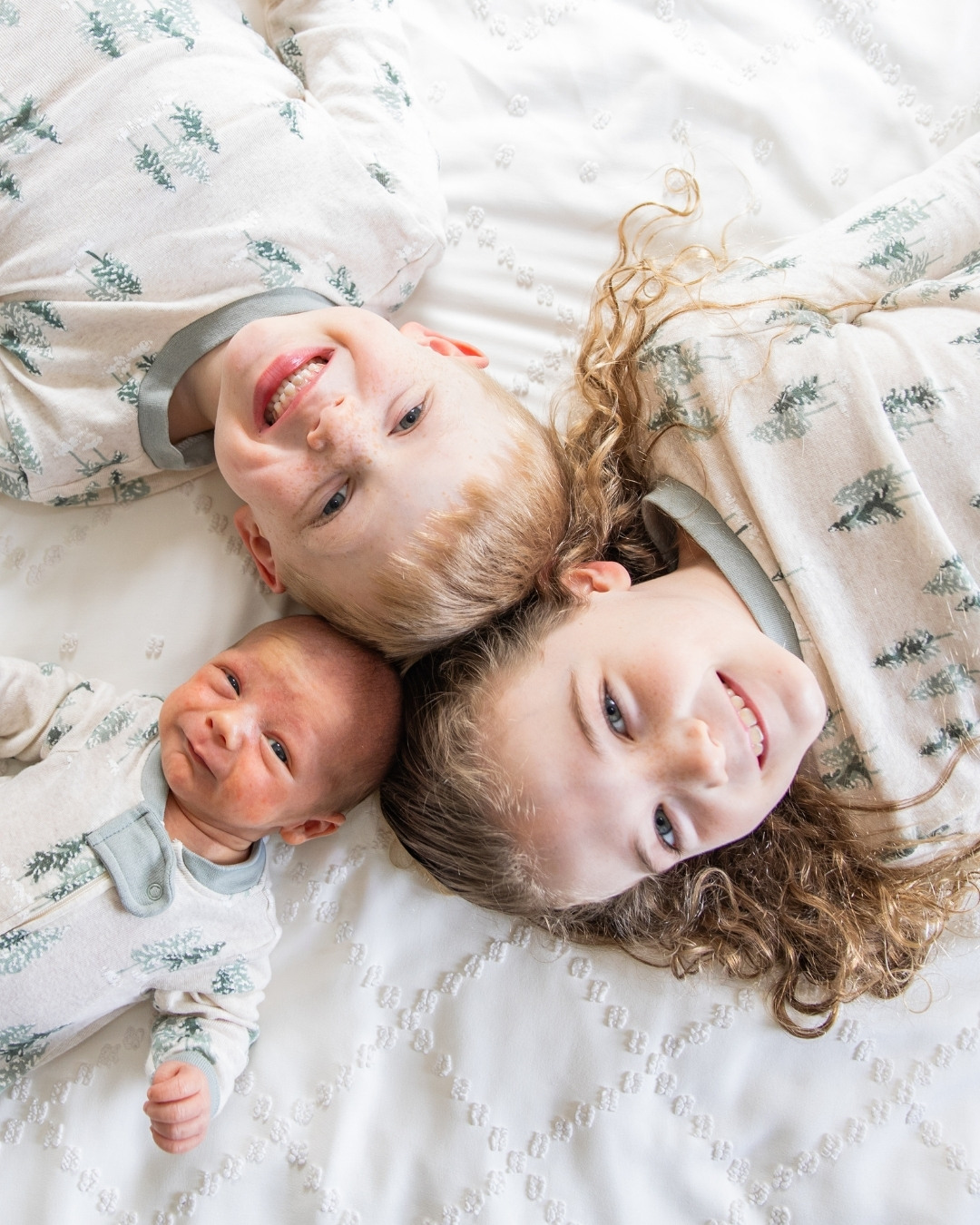 Cutie fam alert!
I love seeing this family year after year, watching the littles grow and even meeting the newest addition, Colby! You're gonna want to click the link in my bio to see all the cuteness we captured at their home in Dancers MA.