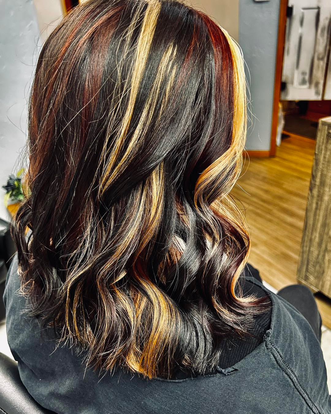 Calico color block with money piece! Created by Jennifer.
#detailssalon🦋
#teamdetails❤️
#marinettehairstylist✂️