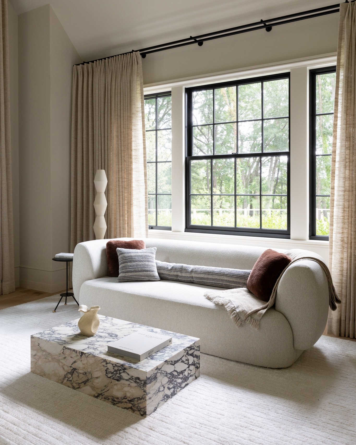 Clean lines, warm light, and materials that speak for themselves.
Photograph: @emilyobrienphoto_design
Architect: @mcalpinehouse
Interior Design: @changoandco
#luxuryinteriors #customhomebuilder #modernlivingroom #interiordetails #neutralhome #organicmodern #curvedfurniture #elevatedliving #interiorinspo #homedesigntrends #highendhomes #custombuild #luxuryhomebuilder #refineddesign #minimalinteriors #warmminimalism #designinspiration #interiorstyling #homesofinstagram #buildergradeupgrade #timelessdesign #architecturelovers #cozyluxury #softmodern #livingspaces
