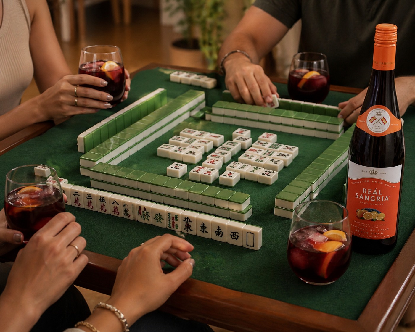 Midweek moves, made better. ♟️
Mahjong on the table, Reál Sangria in hand—just pour, play, and let the night unfold.
#reálSangria #importedfromspain🇪🇸 #gamenight #mahjong #midweekmahjong #na#naturalsangria