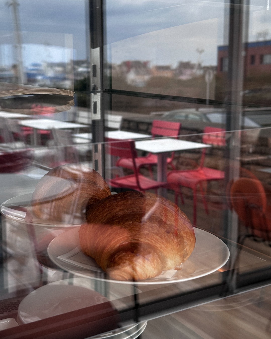 ✨ Dimanche matin chez Entre Nous 💙
Disponibles uniquement le dimanche matin, pour commencer la journée tout en douceur ✨
On espère que vous avez passé un beau week-end, et qu’il se termine avec un peu de gourmandise 💙
-
Entre Nous
35 rue de la marine
29730 Le Guilvinec
+33 (0)2 98 92 73 56
Ouvert du jeudi au mardi 🌈
#entrenous #guilvinec #entrenousguilvinec #restaurantguilvilnec #croissants #dimanchematin #paysbigoudensud #bigoudenjoy
Crédit photo : @bibiche_com