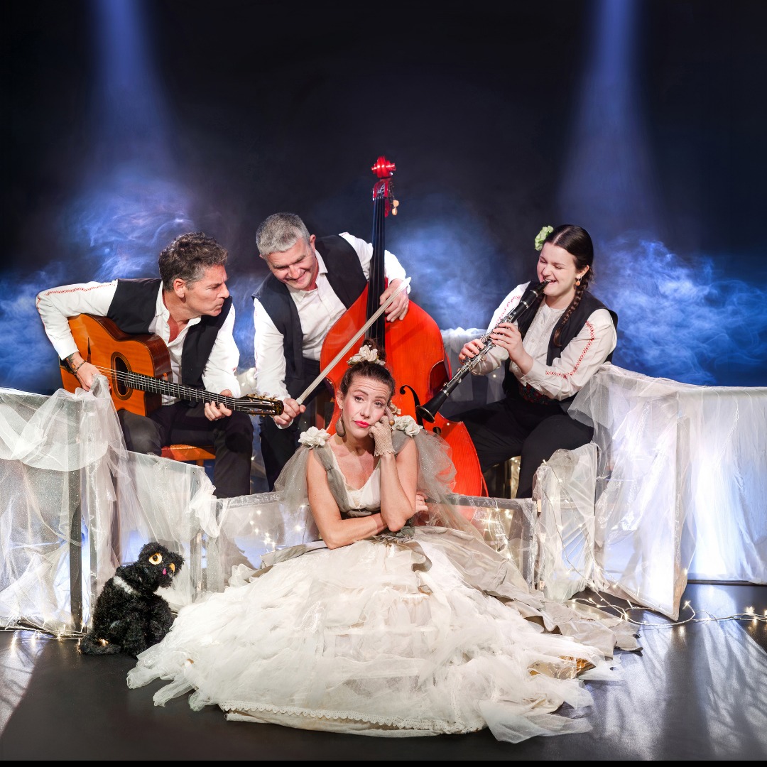 ✨ MADAME PAULE : MISE À NU·E – DERNIÈRE DATE AVANT AVIGNON ! ✨
📅 Mardi 26 mai 2026 – 20h30
📍 La Comédie de Libourne
C’est la dernière représentation avant le grand départ pour Avignon 2026 ! 🎭
Un spectacle drôle, poétique et déjanté qui célèbre la liberté d’être soi. Rires, chansons et émotions garantis !
🎟️ Réservez vos places : https://comedie-libourne.fr/evenements/madamepaule/?occurrence=2026-05-26
Ne manquez pas cette dernière chance de voir Madame Paule avant son aventure avignonnaise ! 💫
#MadamePaule #Libourne #OffAvignon2026 #SpectacleÀVoir