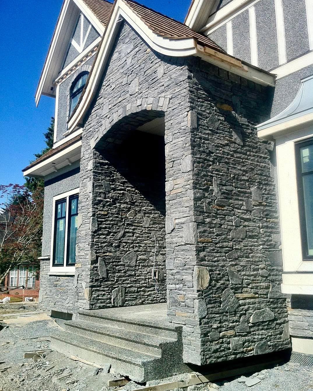 Throwback Thursday features a job, a lovely ledgestone with jumper one, that turned out to the first one a certain someone worked with us on! I won’t say who but he’s still with us and likes all our posts!
#customhomes #MasonryCraftsmanship #masonry #customdesign #NaturalStoneVeneer #CurbAppeal #custombuilds #StoneVeneer