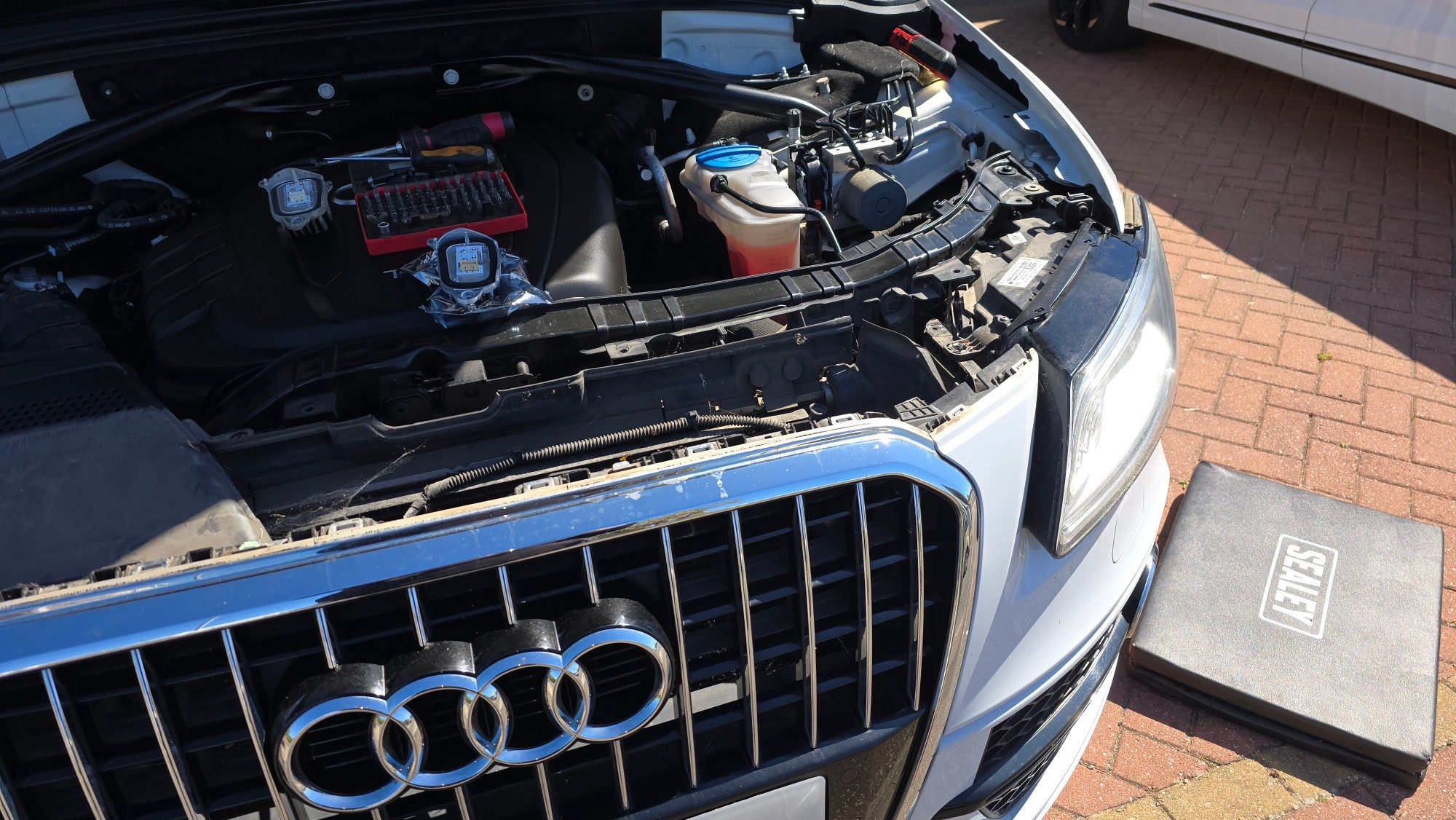Audi Q5 LED DRL unit replaced today.... thankfully not too bad a job as I need to do it on my own car too! 😂🙈
