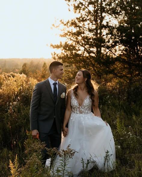 "Life is the flower for which love is the honey." — Victor Hugo 🧡
A Fall wedding in Door County, swoon 😍
Rachel & Michael's outdoor ceremony and amazing reception was held at Thyme Catering & Hoop House in Sister Bay. Embracing the natural beauty of the meadow, incorporating just the right flowers, and bringing the outdoors inside made this wedding spectacular ☀️
#doorcountywedding #wisconsinwedding #wisconsinbride #archernblissfloral