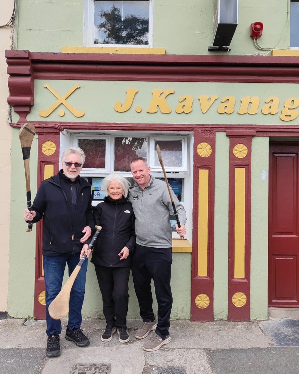We believe the best way to see Ireland is to get stuck in! 🇮🇪✨ This week, our guests have been doing exactly that on our 'Meet the Locals' tour:
🏒🍻 Taking a masterclass in Hurling (and pint pouring!) with Kilkenny legend James Kavanagh.
📜✊ Diving into history with Tim Crowley, the man who knows every secret of the Michael Collins trail.
💎🧶 Seeing the sparks fly at Dingle Crystal and learning the art of the Aran stitch with Stephanie in the Burren.
💃✨ Finding their rhythm with Siobhán Manson, a former lead of Riverdance, in the heart of Galway.
Want to learn more about our Meet the Locals Tours? Check out our website:
https://www.littlegemtours.com/19-day-private-tour-ireland
