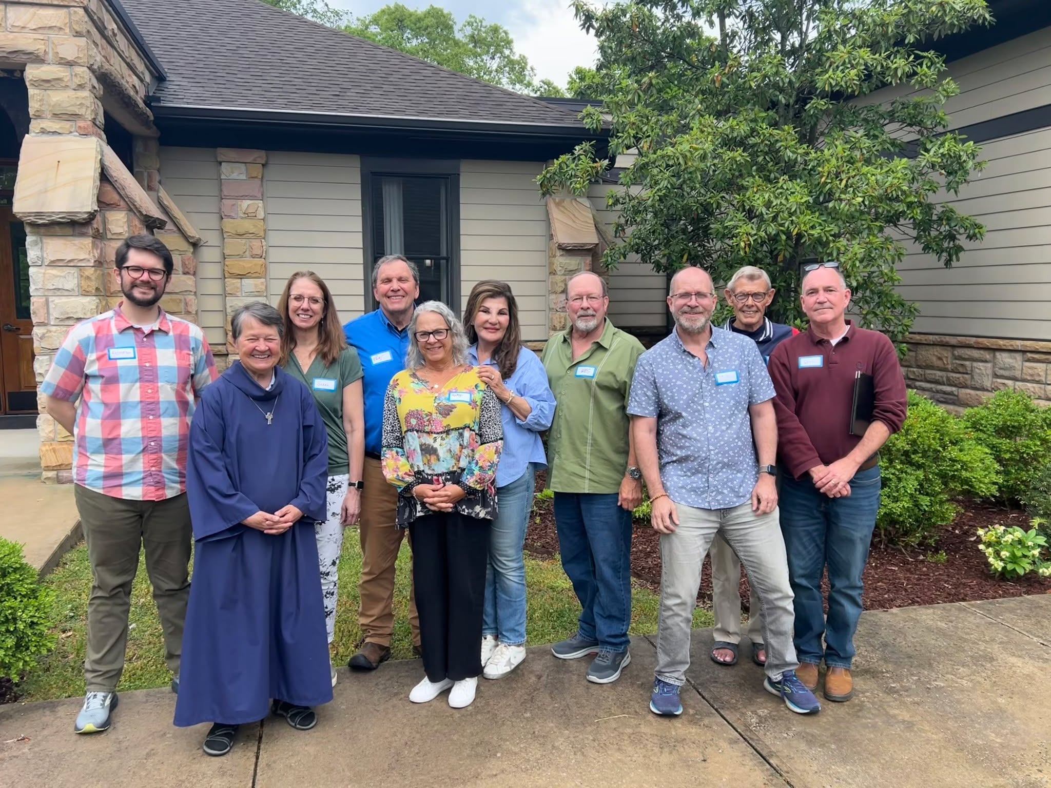 This past Saturday, Sister Madeleine Mary was invited by the Rev. Ashton Sims, Priest-in-Charge at St. Martin of Tours in Chattanooga, to lead their vestry retreat. We heard it went very well. Thanks, Sister! #vestryretreat #retreatleader #episcopalnun