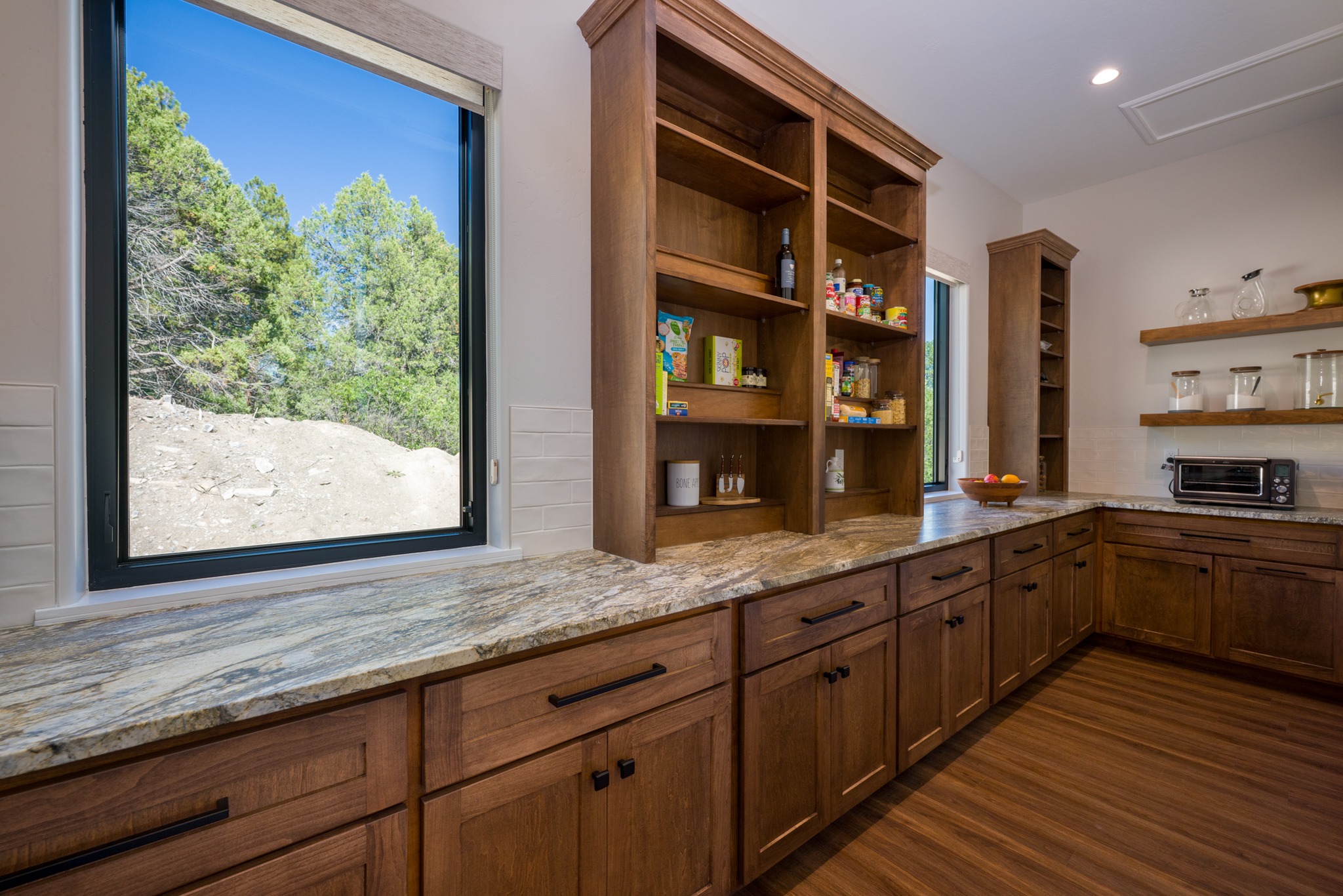 Pantry goals = smart storage + beautiful execution.
These are the details your clients notice—and remember.
📩 Now booking architectural & interior photography sessions.
Let’s create imagery that elevates your work.
#pantry #customhome #pantrygoals #organization #cabinetdesign #marketing #realestatemarketing #joncahillphoto #production @bwdconstruction
