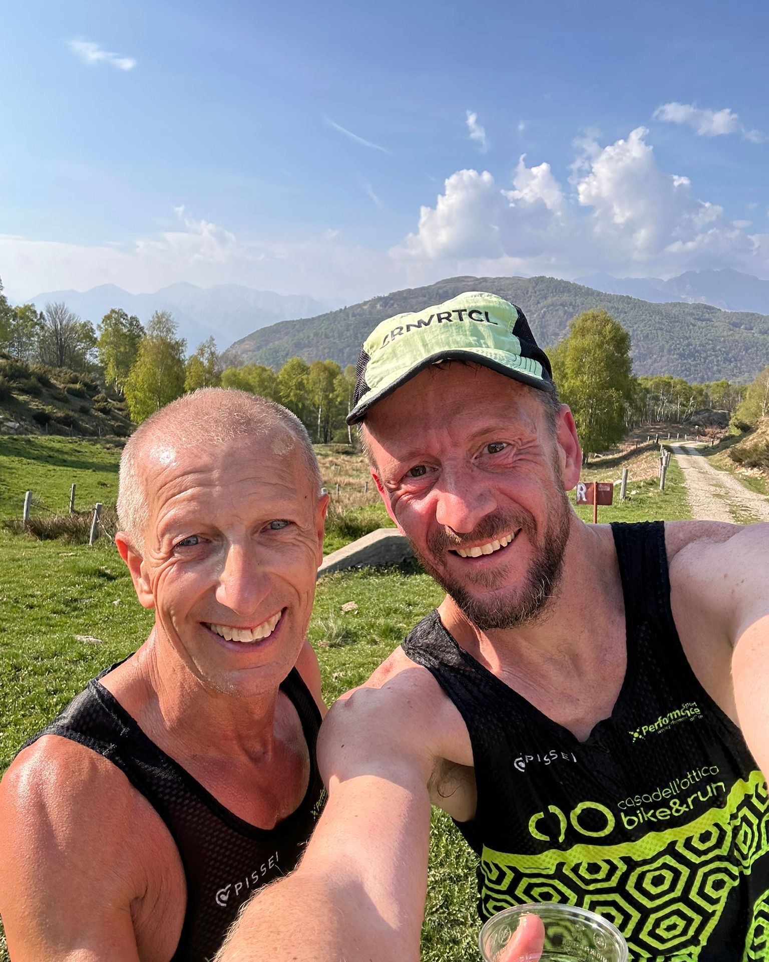 Tesserete - Gola di Lago 🏃🏻♂️ 18.04.2026 🏃🏼
Team presente con @lozikon che arriva 6° 💪🏻
e @marco.oberti64 3° 🥉 nelle loro rispettive categorie 👏🏻
Complimenti! 🤩
@casadellottica_sa
@dynoptic
@lidlch
@farmaciasolduno.ch
@nikoneurope
@pissei @noe_gianetti - pissei
@performancesport
@giuliani_sa
@parisfalegnameria
@AMIfiduciaria
@gh_design_officineghidoni
#tesseretegoladilago #run2026 #SportPassion #race #sport #stravarun
