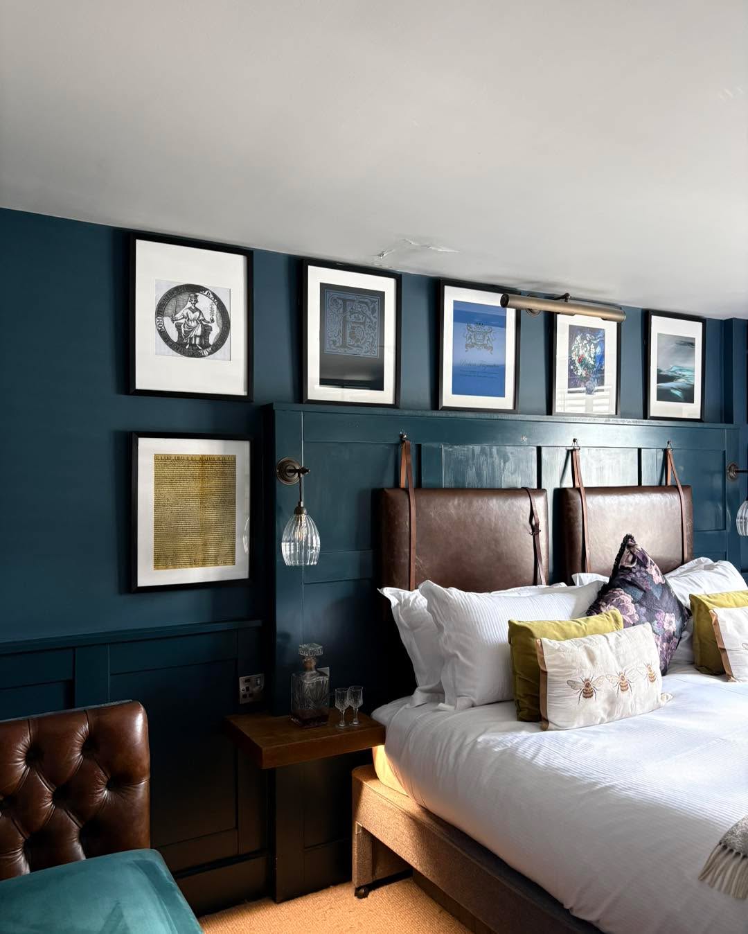Come and enjoy a stay with us at our boutique inn in Egham.
Whether you're planning a romantic weekend away, visiting Royal Holloway, or travelling to and from Heathrow, we've got the perfect place for you to relax after great food and drinks.
Book today and enjoy our beautifully designed boutique rooms.
#boutiqueinn #heathrow #surrey #staycation