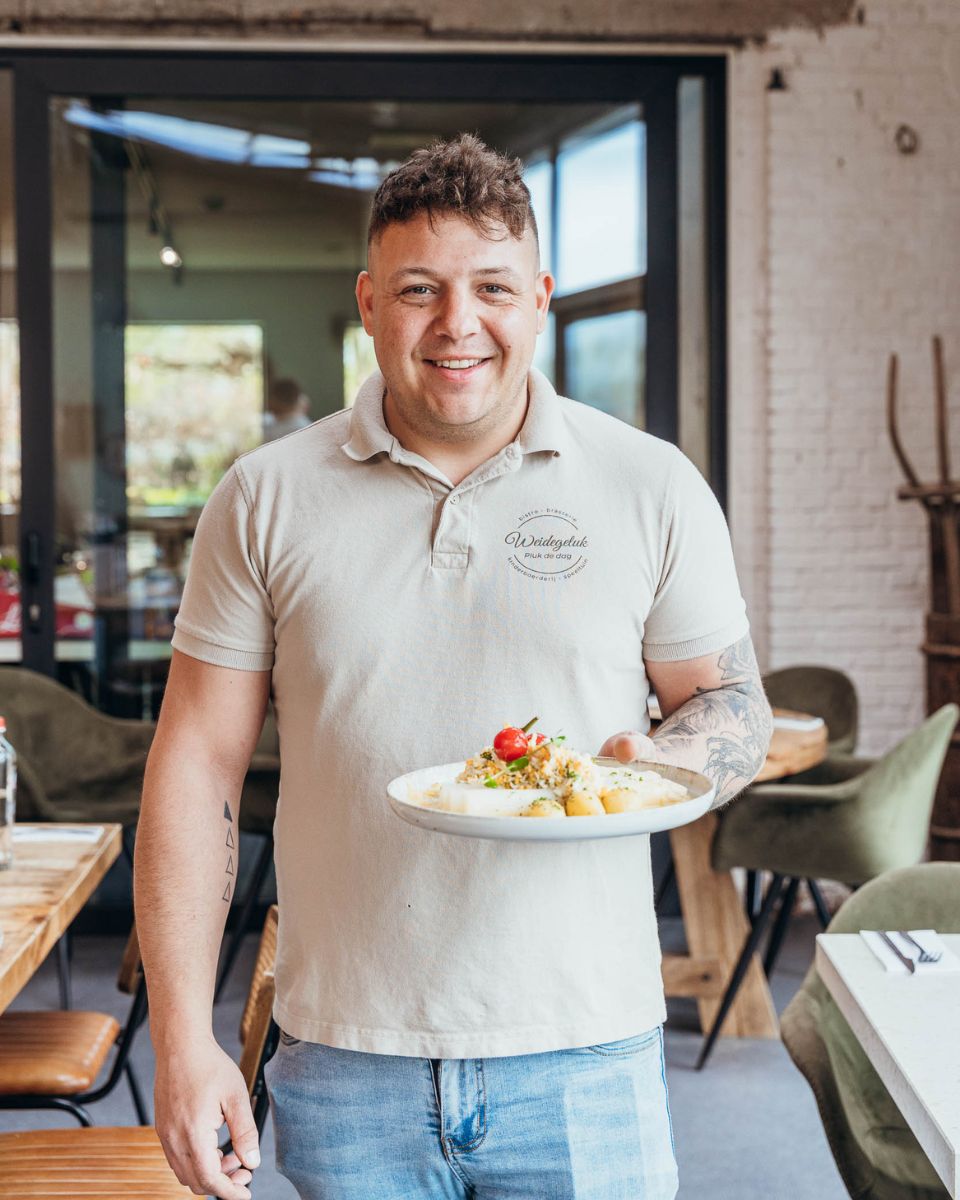 Een vlotte service vinden we belangrijk, maar een glimlach nóg belangrijker! Ons team zorgt ervoor dat het je aan niets ontbreekt.�
👉 Ervaar het zelf en boek op onze website!