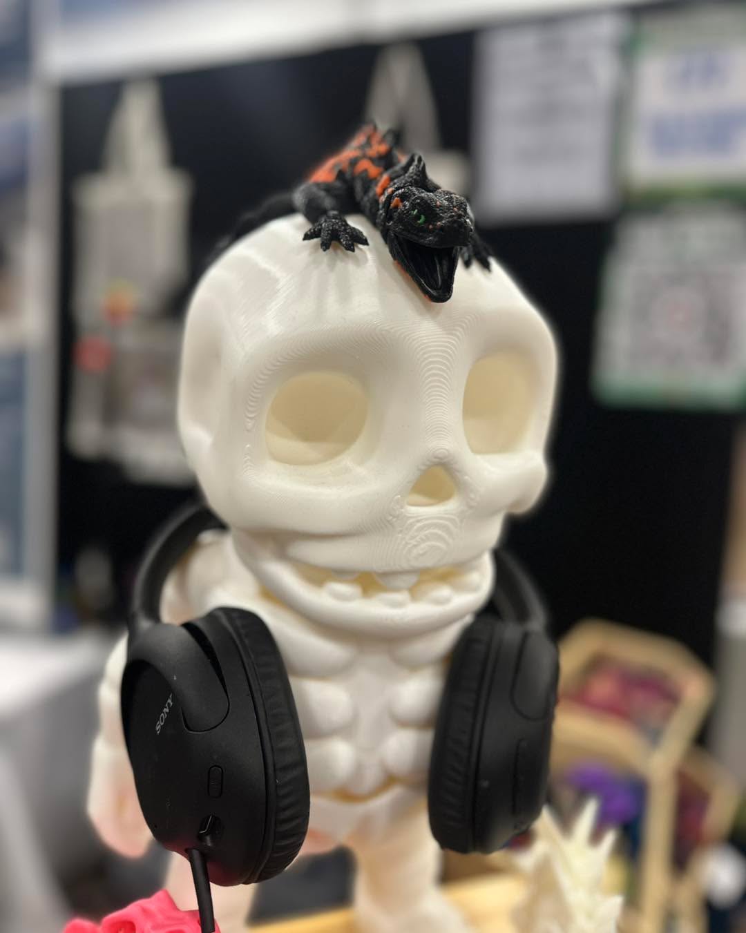 When Larry asked for a pet we thought he meant a dog..
#larrytheskeleton #3DPrint #unexpectedpet #3dprinted #3dprintedmodels