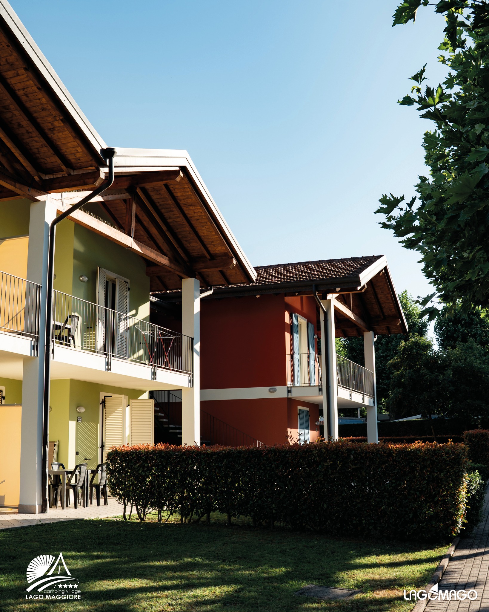 Il tuo angolo di tranquillità sul Lago Maggiore 🏡
Il Residence Alice è la scelta perfetta per chi cerca spazio, comfort e libertà in vacanza.
Immerso nel verde, in una zona più riservata del villaggio, offre appartamenti pensati per farti sentire davvero a casa, con tutta la bellezza del lago intorno.
Qui puoi rallentare, respirare e vivere ogni momento con i tuoi ritmi, senza rinunciare ai servizi e alle esperienze del villaggio.
Perché stare bene è ciò che conta davvero, ovunque ✨
🇬🇧 Your peaceful corner on Lake Maggiore 🏡�
Residence Alice is the perfect choice if you’re looking for space, comfort, and freedom during your holiday.
Surrounded by greenery in a quieter area of the village, it offers apartments designed to make you feel at home, with the beauty of the lake all around you.
Here, you can slow down, breathe, and enjoy every moment at your own pace, without missing out on the village’s services and experiences.
Because feeling good is what truly matters, wherever you are✨
🏕 @lagomag
🌈 @lagomagofamily
#CampingVillageLagoMaggiore
#VacanzeSulLagoMaggiore
#FamilyHolidayItaly
#LagoMaggioreExperience
#EstateInFamiglia