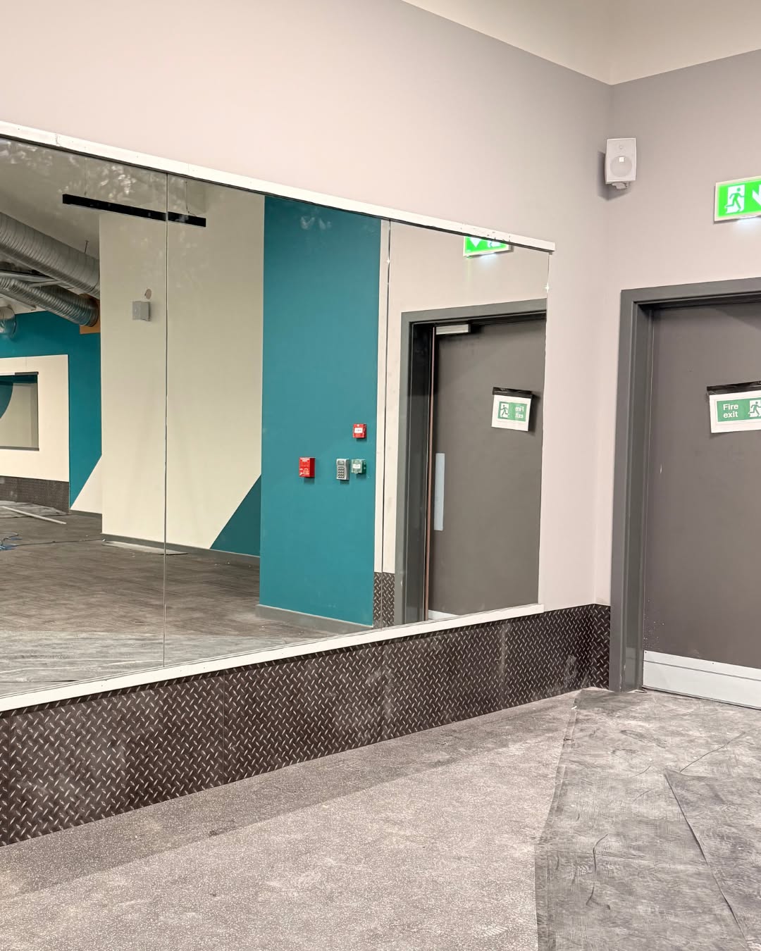 Commercial spaces often require large wall mirrors in non-standard sizes.
We can supply and fit custom mirrors in any size required. All our mirrors are made in the highest quality Pilkington glass and are available in a range of styles, including smoked glass and antique mirror finishes.
Get in touch to find out more about the solutions we offer or visit our online gallery for inspiration - link in bio.
☎️0191 375 8700⠀⠀⠀
⌨️sales@glassmirrorsolutions.co.uk⠀
#custommirrors #bespokemirrors