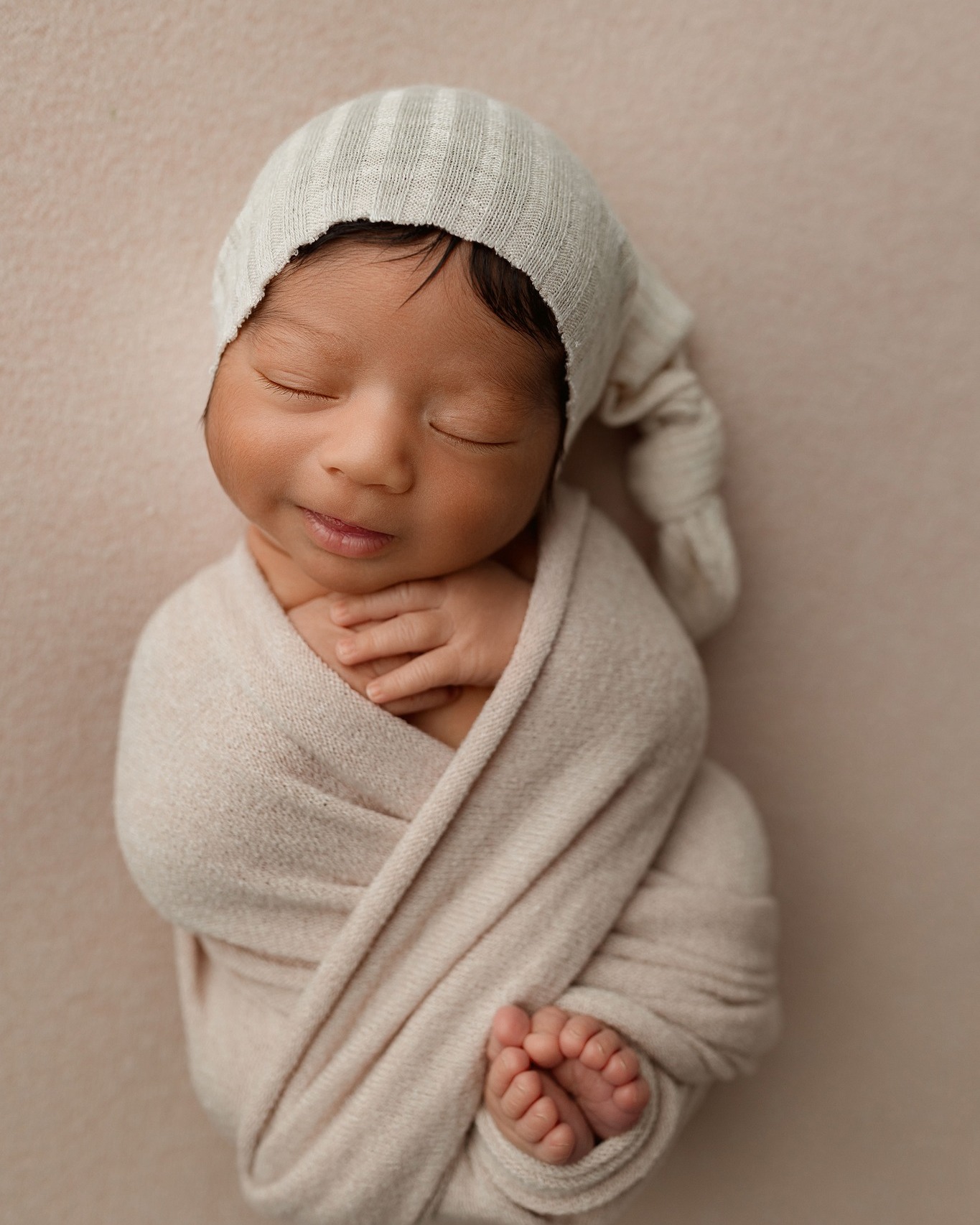 This little man was SO FULL OF SMILES! Most sessions I am LUCKY if I get one.. he gave me a smile in almost each setup we did, sometimes two during one set! I could not handle it!
.
.
If you've hit your second trimester.. Time to book newborns! I tend to fill up a few months in advance as I can only accommodate 8-10 per due month! once im full.. THATS IT! How does it work? well I utilize your estimated due date as a placeholder in my calendar, THEN once baby arrives, you reach out before they turn 5 days old + we get you placed on the schedule between weeks 2-4 of life.
.
.
janellemcdonnellphotography.com