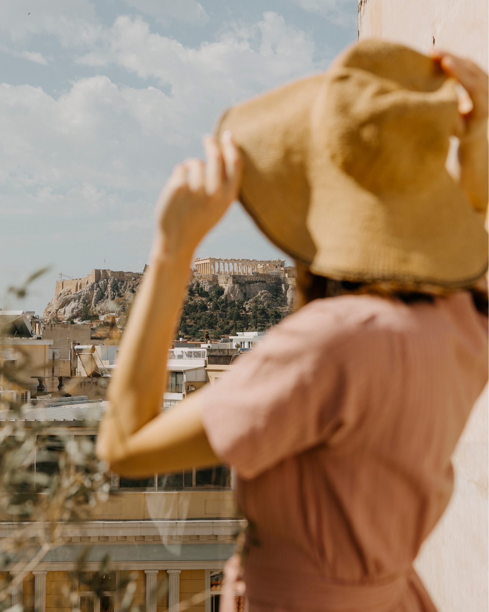 Ready to explore Athens with her hat 👒
📸 @marizacaps
#athenshotels #acropolisview