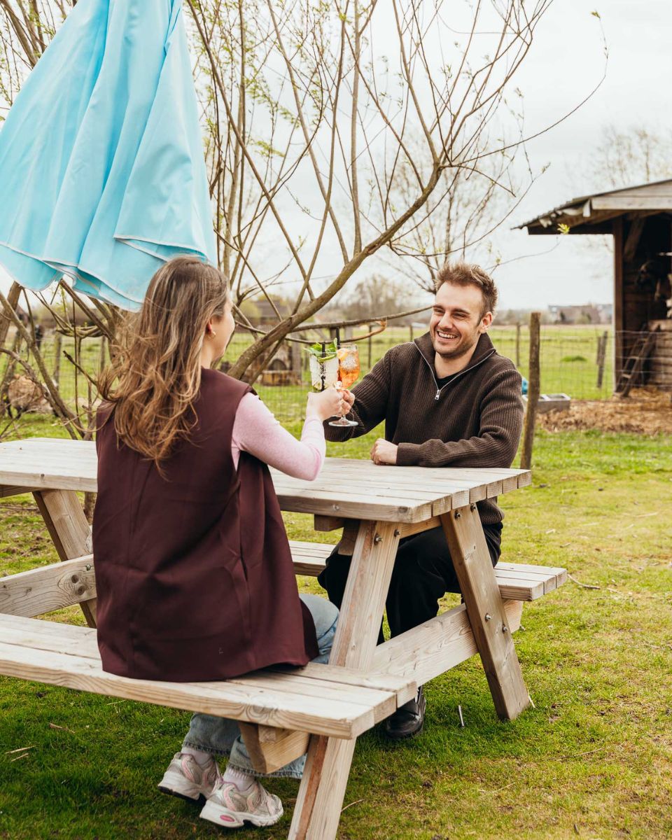 Over twee dagen ruilen we de laptop in voor een Aperol op het terras. Kom genieten van de rust, de vrolijke gezichten en onze verse suggesties.
Reserveren kan via onze website!