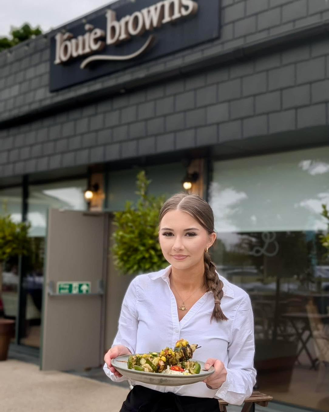 Midweek Special at Louie’s✨
Thai Green Chicken Kebabs
Coconut rice, mango, chilli & lime salsa.
A perfect treat this bank holiday Monday 😊