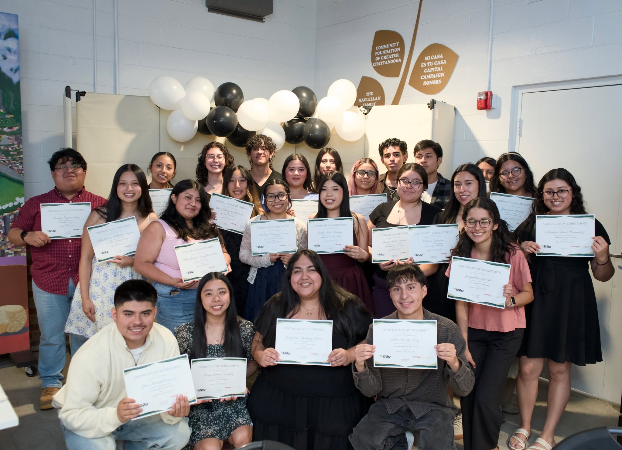 We want to congratulate the graduating groups of Avanzando 2025-2026!๐จโ๐๐ฉโ๐
Special shoutout to the first ever Avanzando To Success cohort, tailored for Juniors and Seniors to prepare them for the workforce and their professional careers! Congratulations!๐
Thank you to @noogawich for taking pictures of this special night! Check our flickr linked in our bio to see the full album!๐ฟ