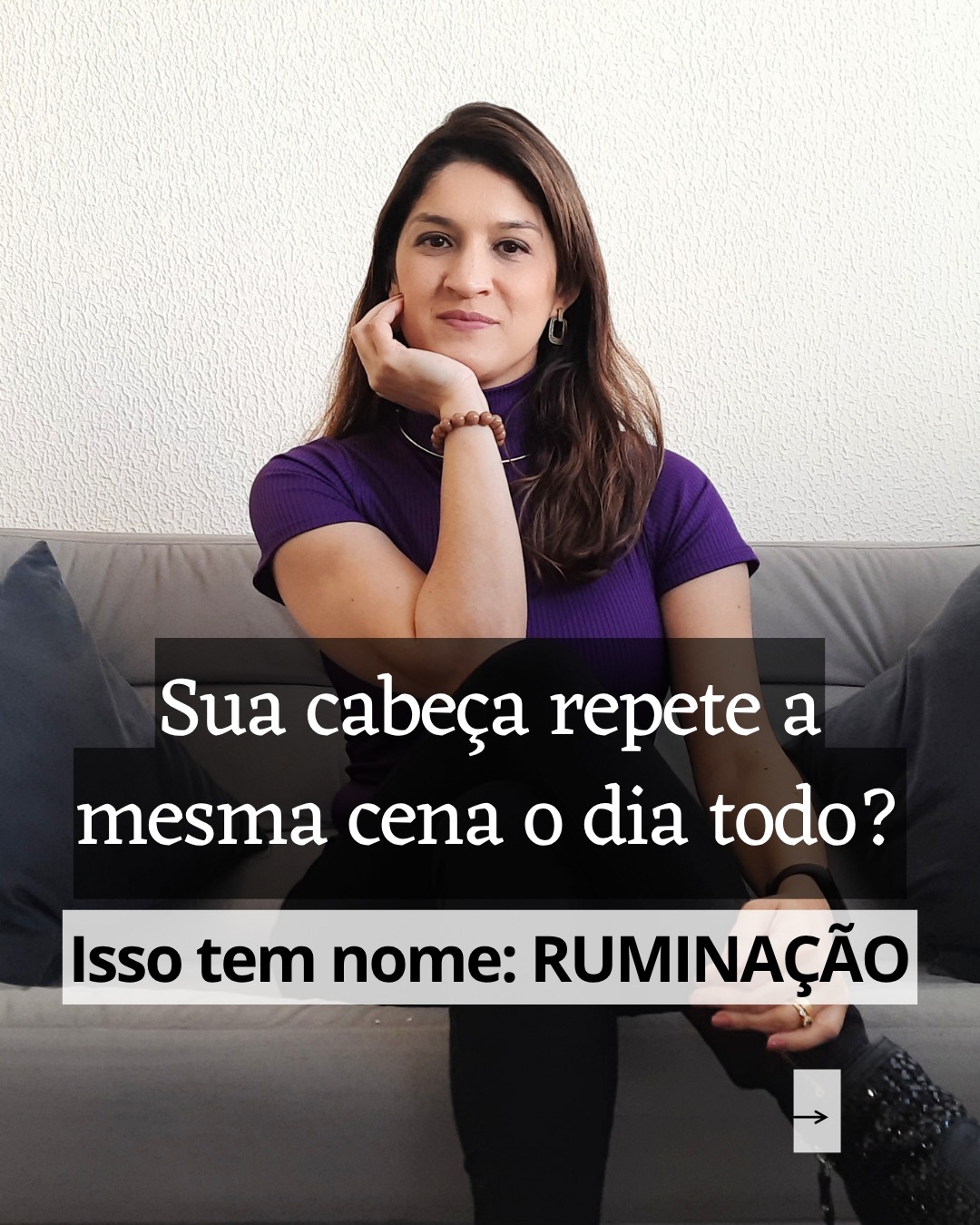 Você já percebeu como a sua mente “volta” pra mesma situação, como se estivesse tentando resolver?
Mas não resolve.
Só repete.
Só cansa.
Só te prende mais ali.
Isso é a ruminação.
E tem um detalhe importante que quase ninguém fala:
👉 sua mente não está fazendo isso “porque quer te atrapalhar”
Ela está tentando te proteger. Só que de um jeito que não funciona.
Ela acredita que, se pensar mais…
se analisar mais…
se revisar mais…
uma hora você vai encontrar a resposta certa.
Mas na prática, acontece o contrário:
quanto mais você pensa,
mais confusa fica.
mais ansiosa se sente.
e mais difícil é sair disso.
Porque pensar não é o mesmo que processar.
E é aí que entra algo que pode te ajudar de verdade: ressignificiar o ocorrido, dar um novo sentido, um novo olhar e um aprendizado!
No meu Planner Terapêutico Ciclos de Mim, eu criei um exercício específico pra isso. Pra quando você percebe que está presa nesse looping…
👉 você vai pro papel
👉 organiza o que está confuso
👉 ressignifica o que precisa
👉 e volta pro presente com mais clareza
Sem brigar com o pensamento.
Sem tentar “forçar” parar.
Se você sente que sua mente fica presa nesses loops, escreve CICLOS aqui que eu te explico melhor!
E me conta aqui, você tem dificuldade em lidar com a ruminação?