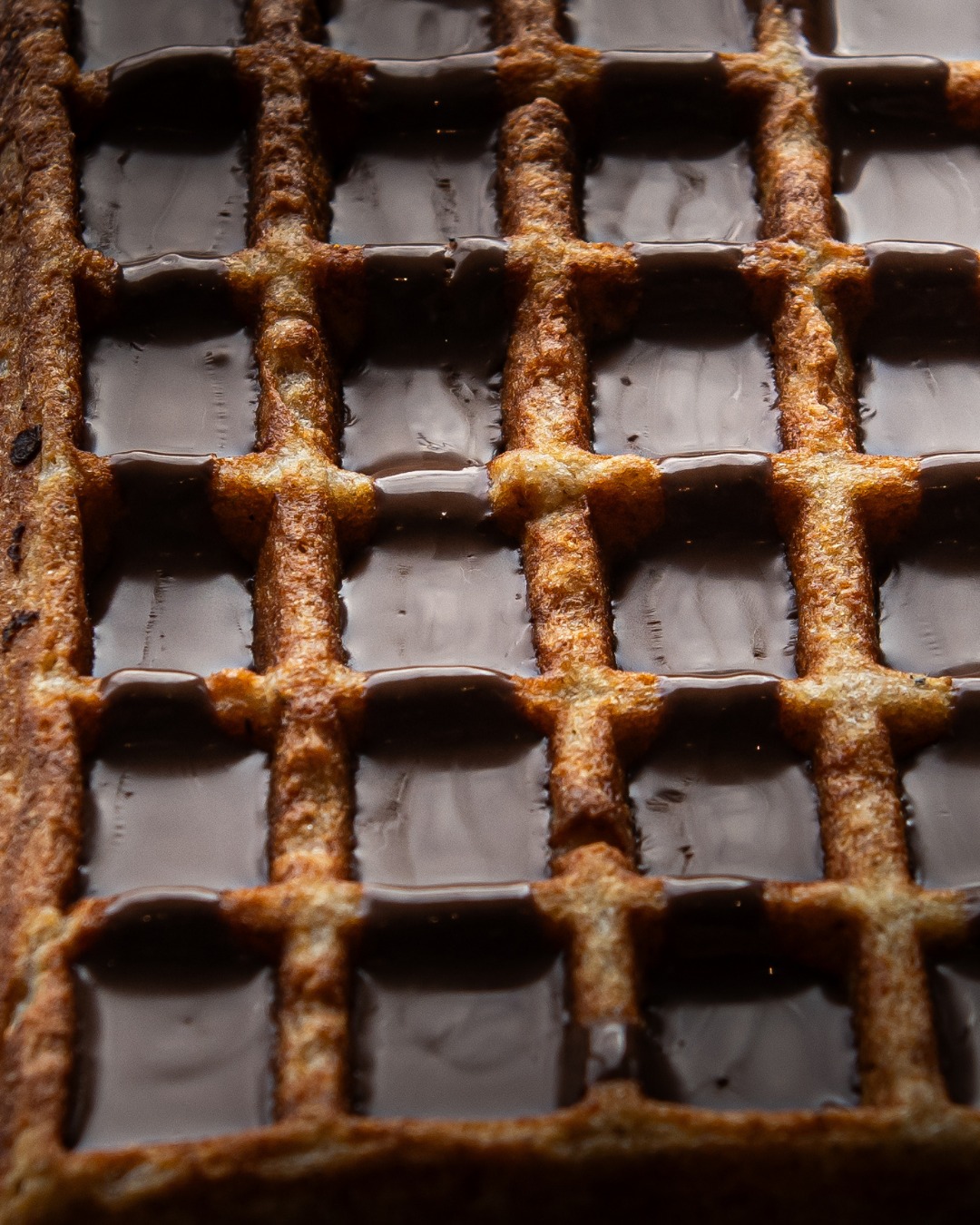 ✨ La gaufre simple… en apparence 💙
Ici, nappée de caramel beurre salé pour encore plus de douceur.
Une gaufre généreuse, réconfortante, et terriblement addictive ✨
(Disponible avec du Sucre glace, Sirop d'érable, Confiture de fraise/abricot ou myrtille, Caramel au beurre salé ou Nocciolata)
Qui a déjà succombé au plaisir de la gaufre ?
-
Entre Nous
35 rue de la marine
29730 Le Guilvinec
+33 (0)2 98 92 73 56
Ouvert du jeudi au mardi 🌈
#entrenous #guilvinec #entrenousguilvinec #restaurantguilvilnec #gaufre #nocciolata #paysbigoudensud #bigoudenjoy
Crédit photo : @lepontdesimages_studiophoto @lepontdesimages_studiophoto