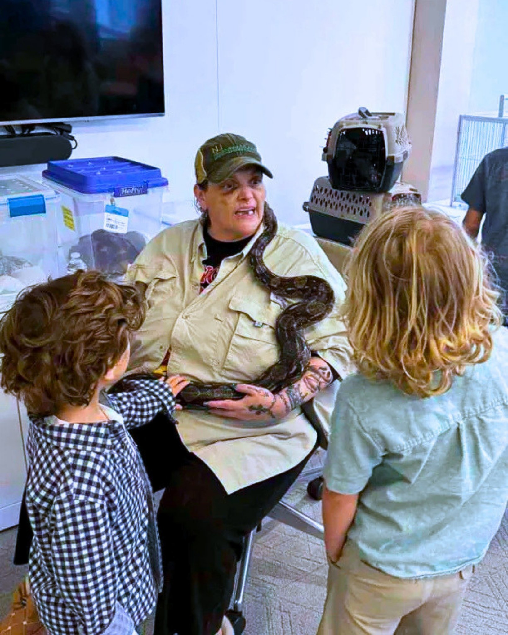 Bring Your Child to Work Day in New York… but this is not your typical office day 🐍😄
One minute they’re walking into a NYC office… next minute they’re face to face with a snake and asking a million questions.
Experiences like this turn a regular workday into something kids actually remember… and talk about all the way home.
If you’re planning a corporate kids day in New York, this is how you keep the energy up and everyone engaged.
.
.
#NewYork #NYCEvents #BringYourChildToWorkDay #NewYorkEvents #CorporateEventsNYC #KidsEventsNYC #FamilyDayNYC #OfficeEvents #InteractiveEntertainment #AnimalEncounter #NYCEntertainment #MagicalMemories