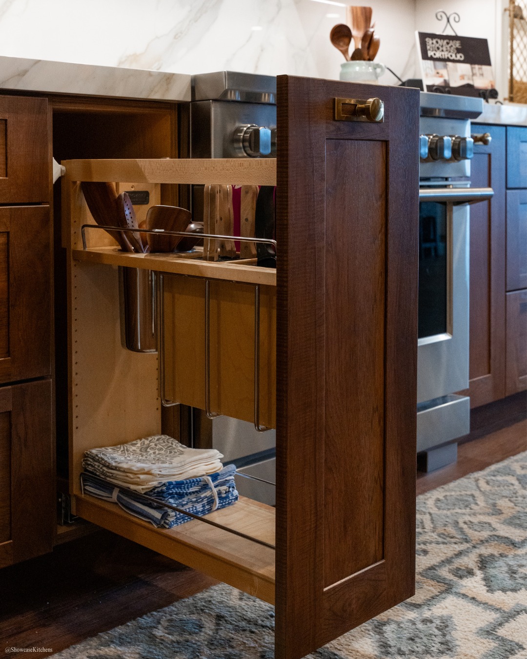 Hide the clutter, keep the function ๐ชโจ
.
.
#CantonCT #FarmingtonValley #CTHomes #KitchenDesign #CustomCabinetry #KitchenOrganization #LuxuryKitchens #LocalDesigners