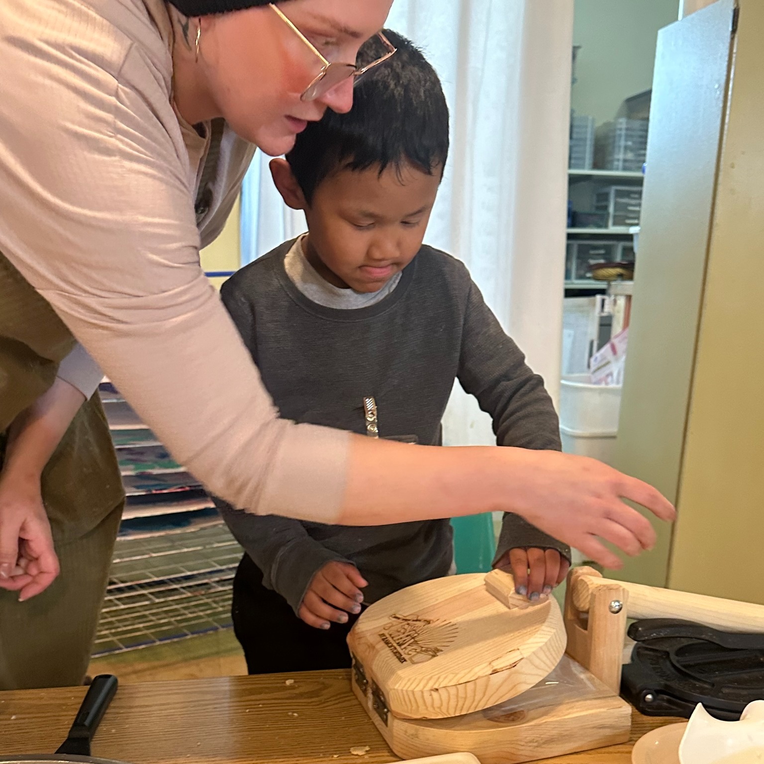 The White Center PreK class spent the day learning how to make homemade tortillas the Costa Rican way—mixing the dough, pressing each one by hand, and frying them up fresh. There’s something special about slowing down and sharing traditions like this together… especially when the recipe comes straight from family roots.
.
.
.
.
.
#cooperativepreschool #handsonlearning #preschoolscience #socialemotionallearning #prek #playbasedlearning #preschoolactivities #sensoryplay #parentsasteachers #parenteducation #southseattlecollege #whitecentercoop #whitecenter #westseattle #ssccoop