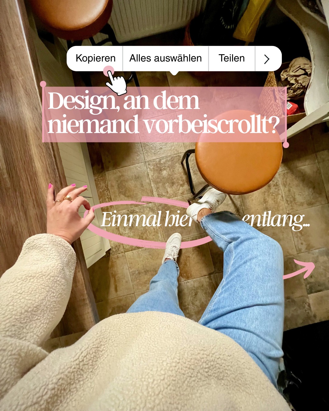 Warum dein Feed „schön“ ist – aber niemand ihn wiedererkennt 👀
Spoiler: Es liegt nicht an deinem Design-Skill. 💁🏻♀️
Es liegt daran, dass dein Feed keine klare Linie hat.
Was wir oft sehen:
• jeder Post sieht anders aus
• ständig neue Farben & Stile
• kein roter Faden
Ergebnis?
👉🏼 Sieht (hier und da) gut aus – aber bleibt nicht hängen.
💡 Wiedererkennung entsteht durch:
• konsistente Bildsprache
• klare visuelle Regeln
• wiederkehrende Elemente
Dein Feed ist wie eine Serie.
Wenn jede Folge anders aussieht, schaut niemand weiter.
Consistency > Chaos. ☝🏼🤓
#gagstudio #feeddesign #branding #contentstrategie #socialmediatipps