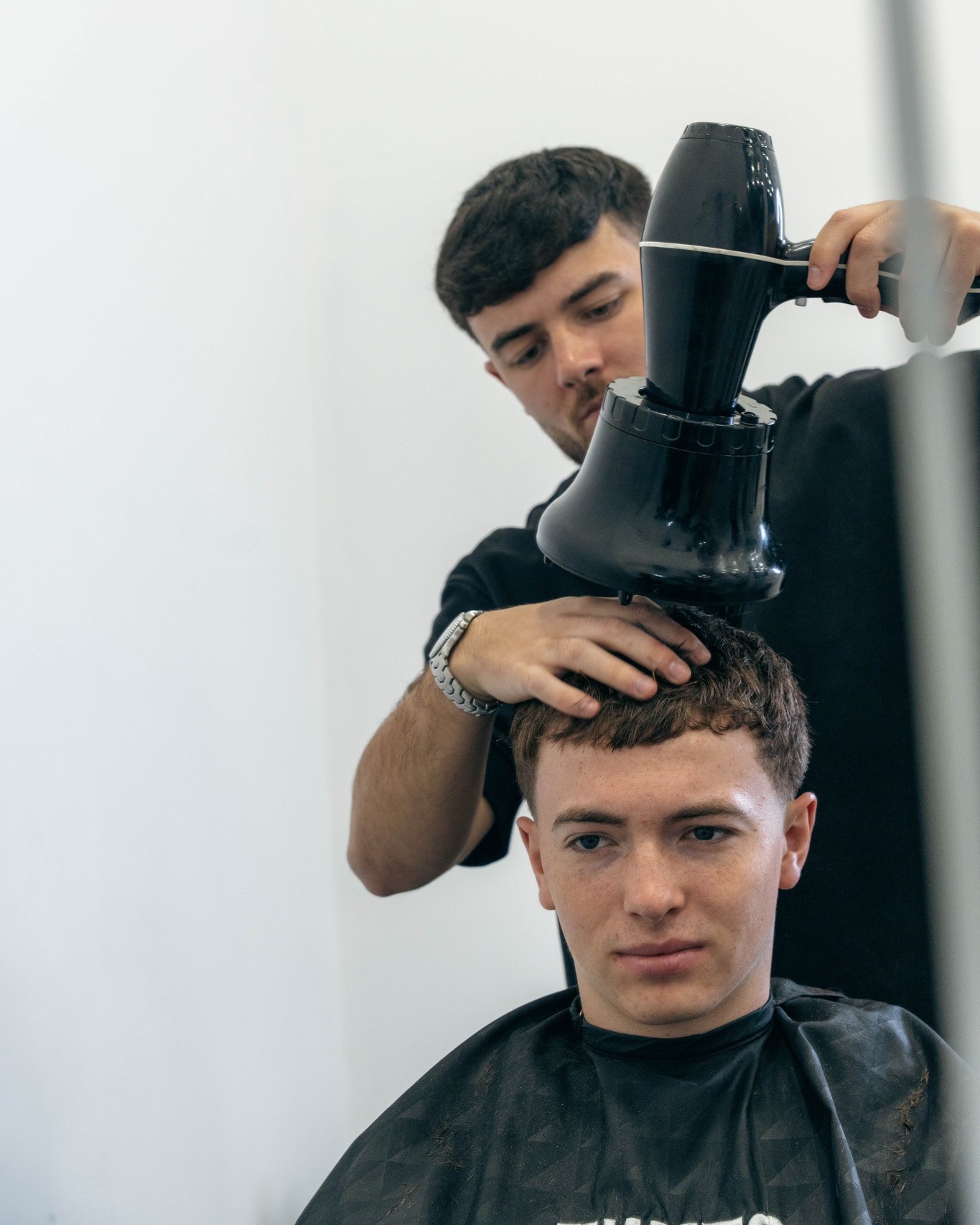 Ever sat in the chair and wondered what this is and what it does? 🤔
A diffuser is an attachment that fits onto the end of a hairdryer. Instead of blasting air directly at the hair, it spreads the airflow out evenly and gently, reducing frizz, enhancing your natural curl or wave, and giving you that soft, defined finish.
Perfect for curly or wavy hair types that need a little extra care. 💇