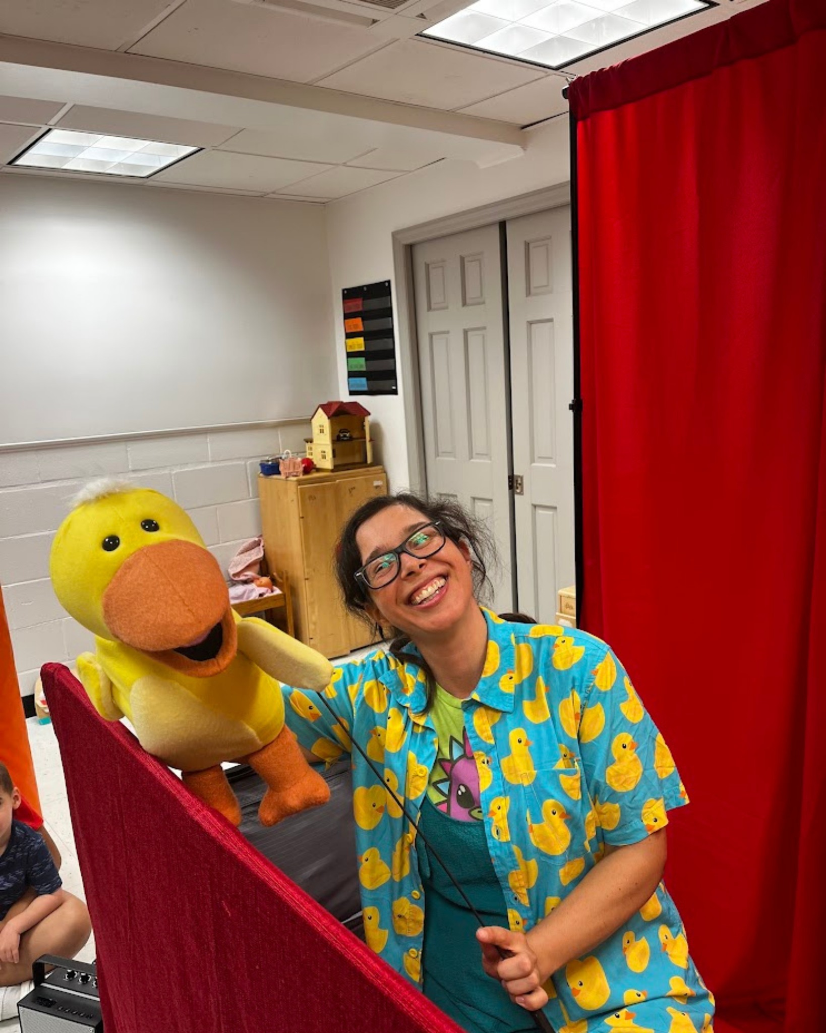 He talks… they laugh… and somehow the puppet gets all the credit 😄🦆
Ventriloquism at a spring event is one of those surprises kids don’t expect but instantly love. It’s fast, interactive, and full of those “wait… did that puppet just say that?!” moments.
The best part… kids don’t just watch, they jump in, talk back, and become part of the show.
.
DM us to pre-book a ventriloquist for your spring event before dates fill up.
.
.
#Ventriloquist #KidsEntertainment #SpringEvents #FamilyFun #InteractiveShow #SchoolEvents #EventEntertainment #SpringFun #PartyIdeas #MagicalMemories