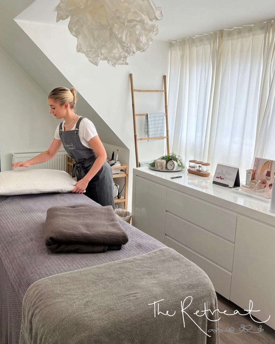 SALON PICK OF THE MONTH: The Clarity Ritual - Indian Head Massage + Hopi Ear Candles
A lovely combination of two treatments: Indian Head Massage - A soothing and relaxing treatment based on old Ayurvedic techniques which can help to release stress from the muscles & joints of the upper back, shoulders, head, neck & face. We use Chakra balancing techniques to help unblock & rebalance the build-up of negative energy that can cause common ailments including, stress, headaches, fatigue & eye strain & can help to increase mental clarity, relaxation & rejuvenation.
Hopi Ear Candles - A deeply relaxing treatment that can help with many conditions: sinus pain, earache, glue ear and snoring as well as excessive or impacted wax. Concludes with a lymphatic drainage massage across the face.
Book your slice of calm on our website now. Link in bio...
#TheRetreatBeautySalon #NorthNorfolkBeautySalon #TheRetreatBeautySpa