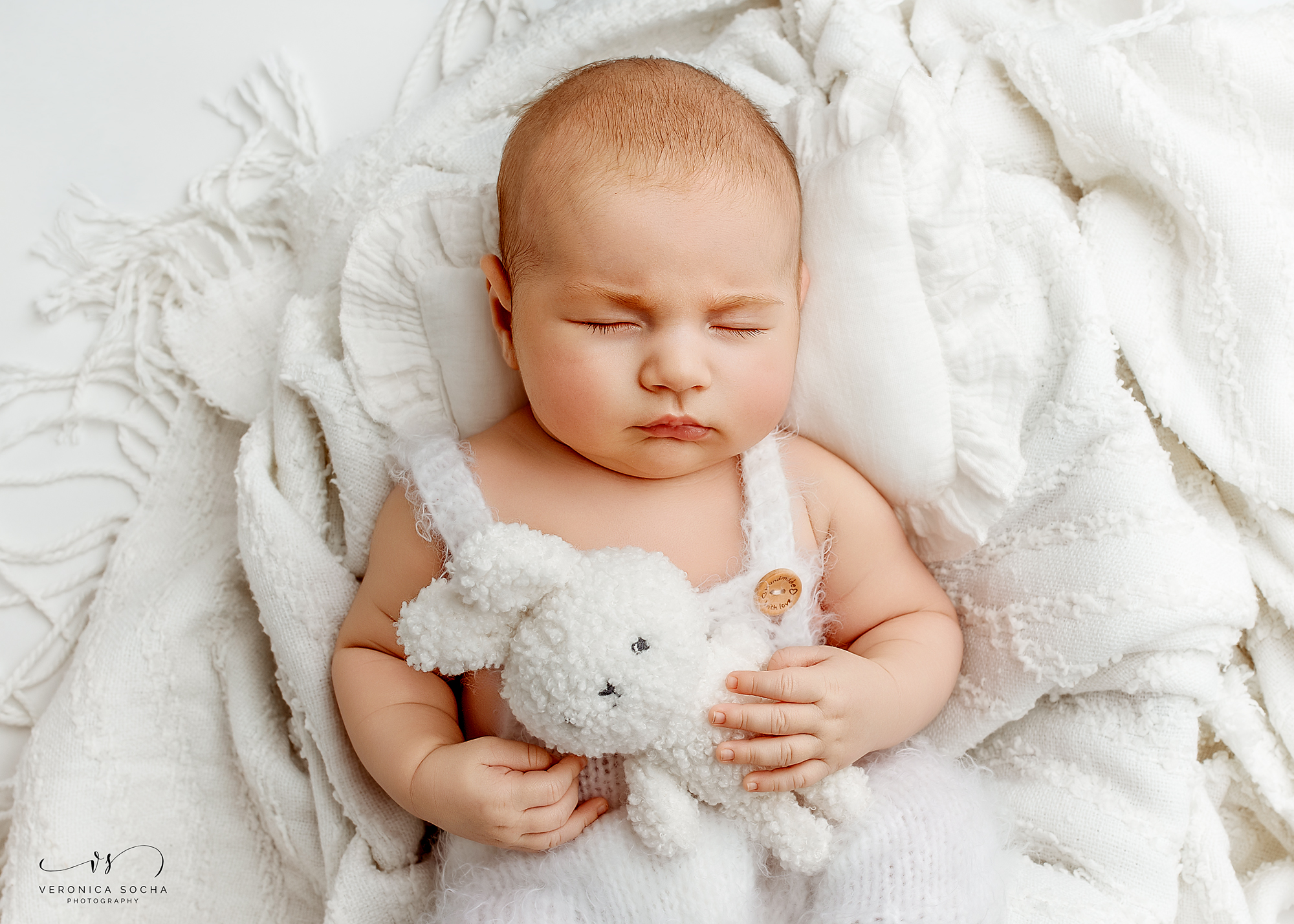 Tiny details. Pure softness. Endless love 🤍
Meet beautiful baby Antoś ✨
Wrapped in the gentlest textures and surrounded by soft, neutral tones, this session was all about simplicity and timeless elegance. No distractions — just those perfect little features, peaceful sleep, and the quiet magic of a brand new life 🥹
Those chubby cheeks… tiny fingers… and the way he cuddles his little teddy 🤍 These are the moments that pass far too quickly, but through photographs, they can be kept forever.
Newborn sessions like this are designed to be calm, baby-led, and completely safe — creating natural, relaxed images that will never go out of style ✨
The best time for newborn photography is within the first 2–3 weeks, when babies are still sleepy and love being gently posed just like this.
If you’re expecting and dreaming of soft, minimal, and timeless images of your baby — I would love to create something like this for you 🤍
📩 Message me to secure your newborn session
___________________________________________
📸 https://www.veronicasphotography.com/contact
#swindonphotographer #newbornphotography #newbornsession #babyphotoshoot #swindonmums #wiltshirephotographer #timelessphotography #newbornphotos #preciousmoments #veronicasochaphotography