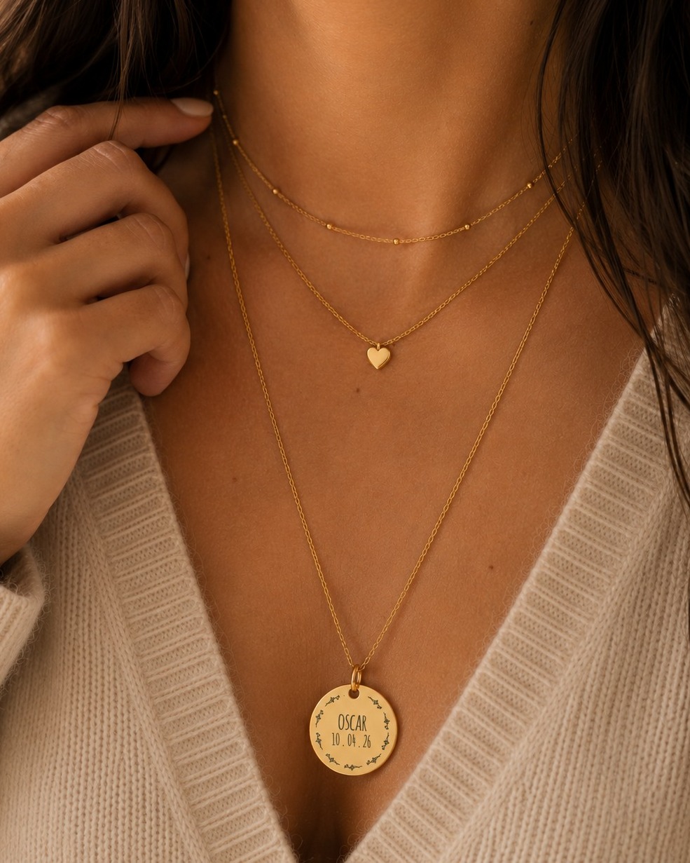 ✨ Un dessin, une écriture, un prénom… immortalisés pour toujours 💛
Nos nouveaux colliers personnalisés transforment les plus précieux souvenirs en bijoux uniques à porter tout près du cœur.
Dessins d’enfants, mots manuscrits, empreintes, petits messages d’amour… Chaque création raconte une histoire ✨
Et entre nous, ça sent doucement la fête des mères par ici 👀
#fetedesmeres #luzetnina #collierpersonnalise #bijoupersonnalise #cadeaufetedesmeres #dessindenfant #gravurepersonnalisee #cadeaupersonnalise #maman #mamanjetaime #cadeauunique