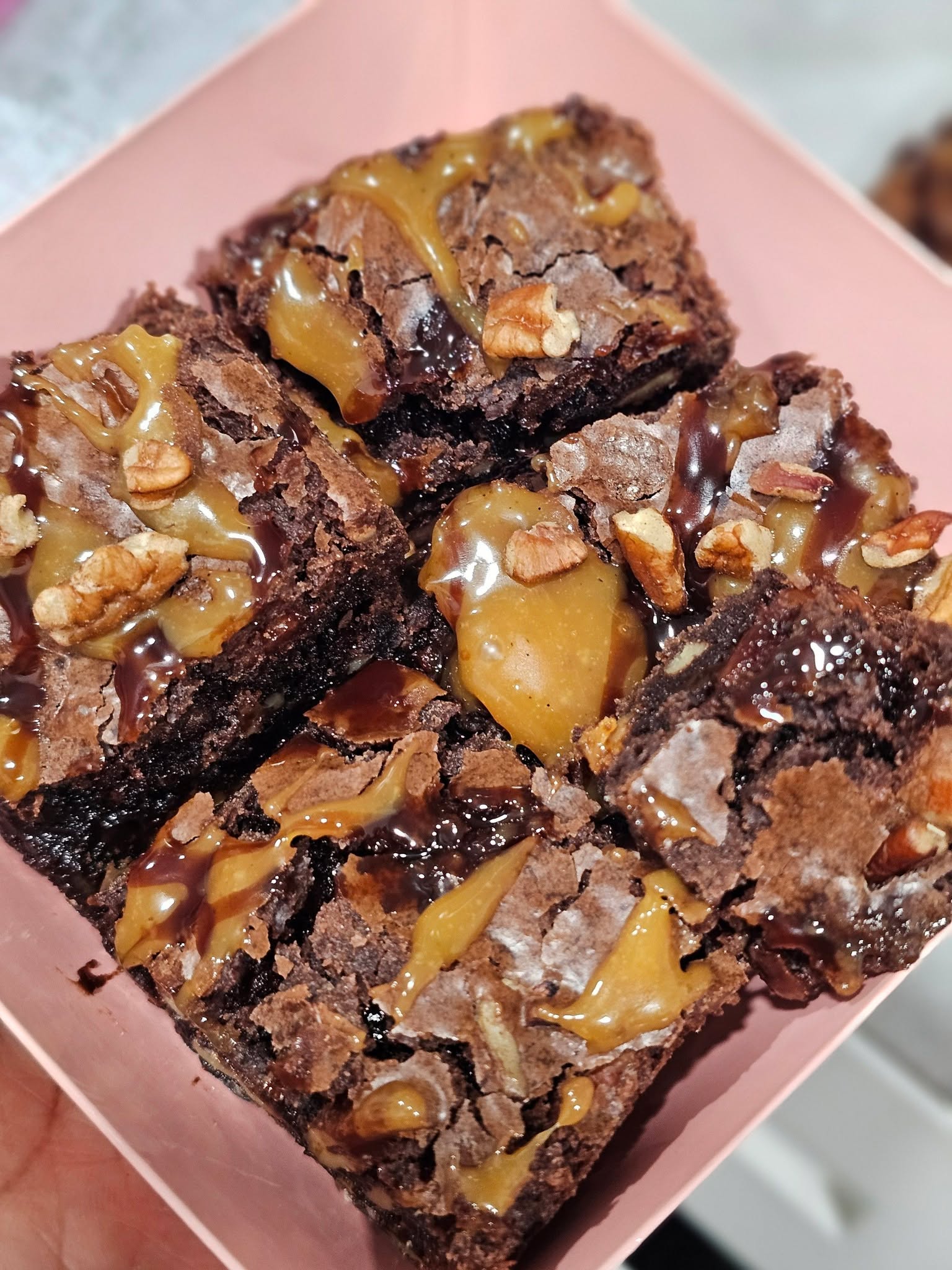 Caramel turtle brownie bites 🤤
Your mom called and said she wants some of these tomorrow!