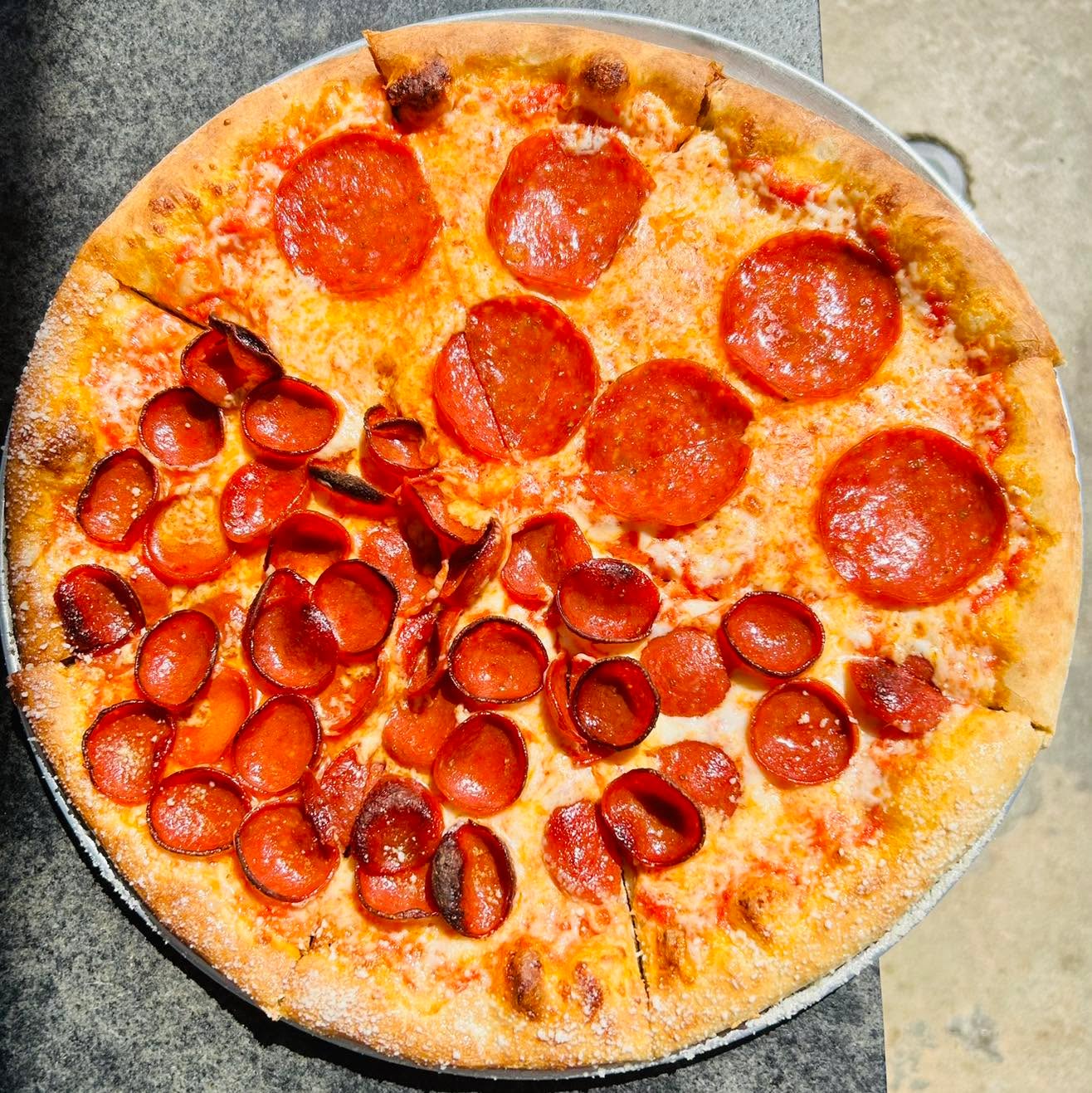 🍕Little Pepperoni OR Big Pepperoni? Which is your favorite?
#pepperonis #pepperonispizza #gvltoday #greenville360 #greenvillesc
